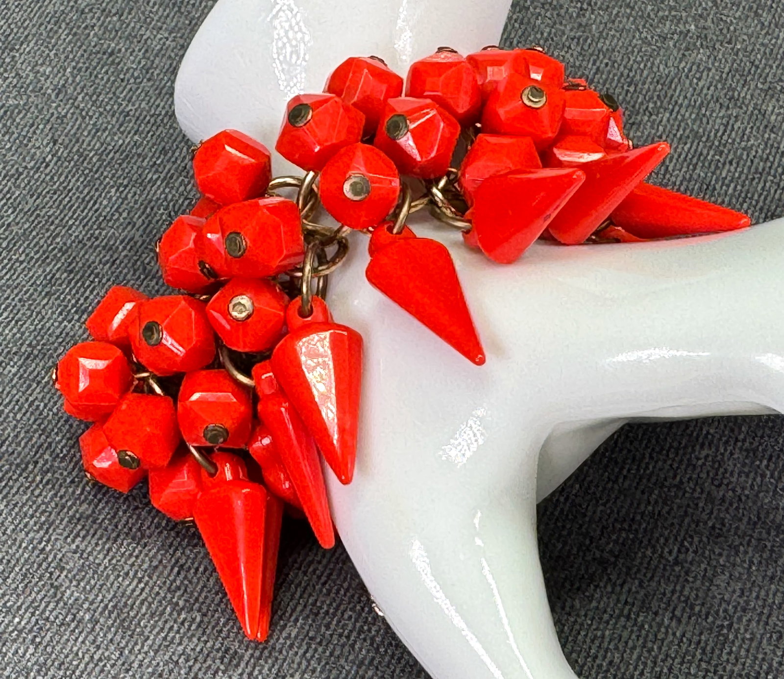 Vintage Punk Style Plastic Spike Fringe Statement Bracelet. *o: Vintage Punk Style Orange Red Plastic Spike Fringe Statement Bracelet. Gold tone. Unmarked. For measures please refer to the pictures taken with a measuring tape. Weight: 64 Grams. IN HOUSE FLAT .SHIP