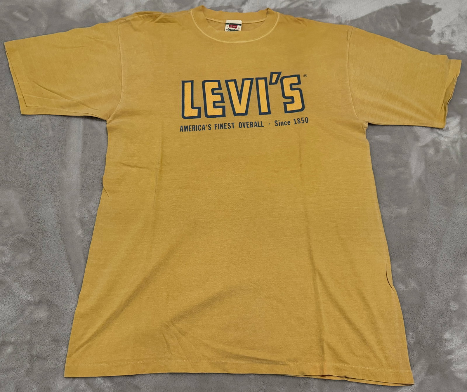 90s Vintage Levis Mustard Gold America Finest Overall Tee Shirt (1 of 8)