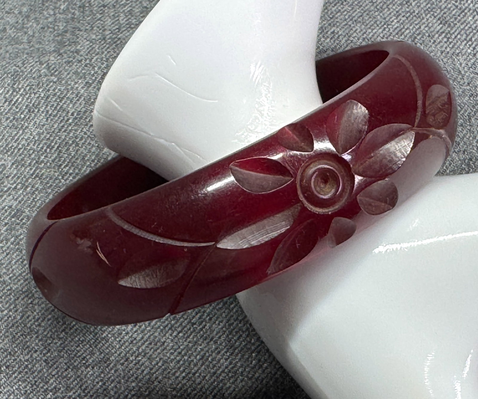 Vintage Retro Carved Cherry Red Oxblood Bakelite Bangle Bracelet. *o (1 of 8)