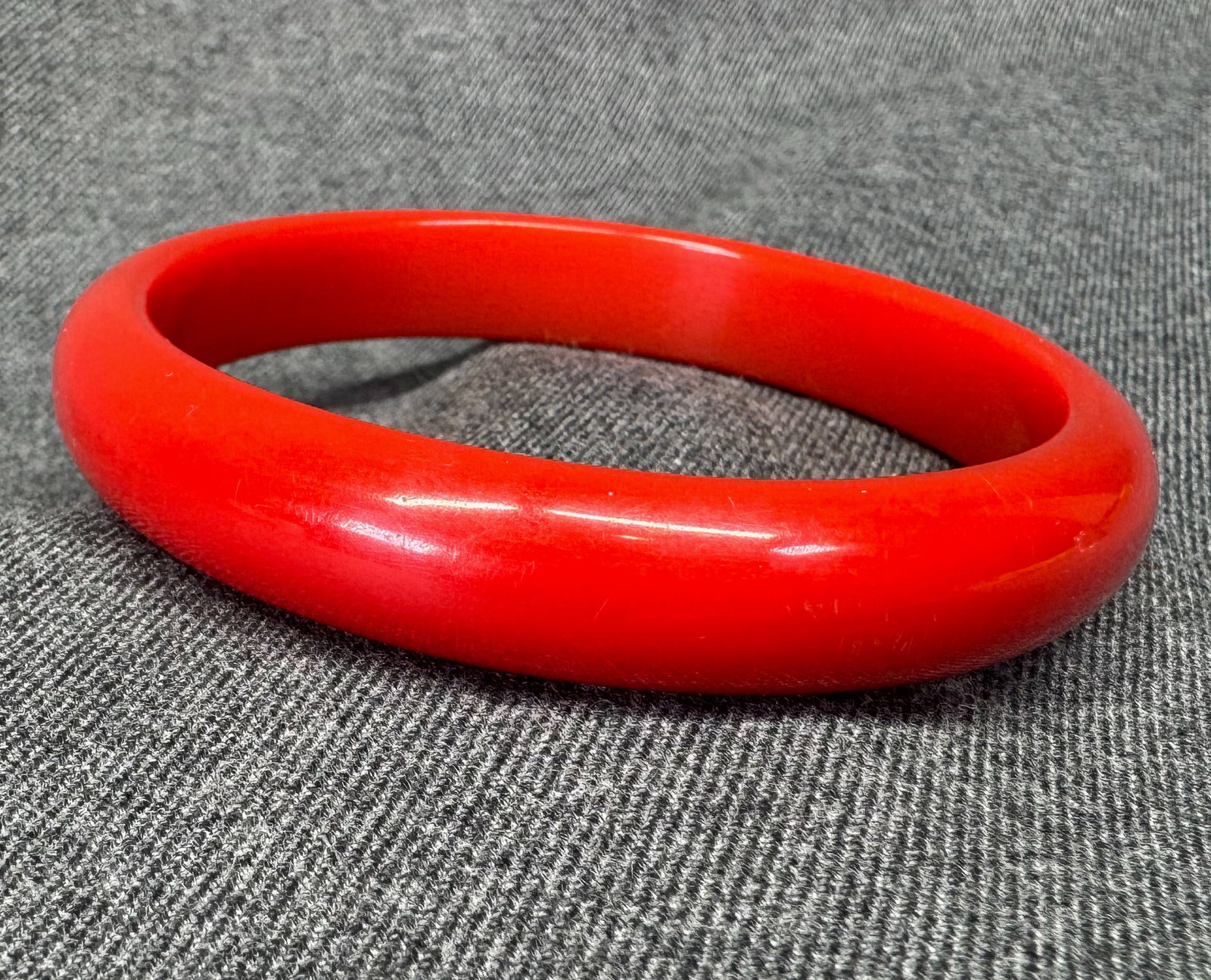 Vintage Mid-Century Red Bakelite Bangle Bracelet. *o (1 of 8)