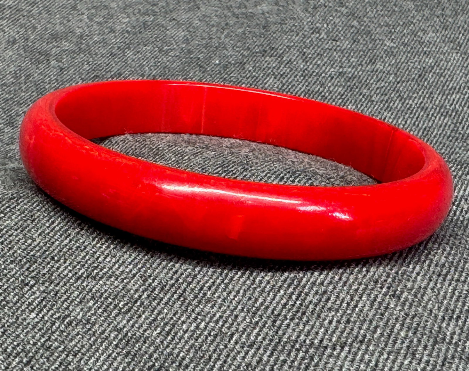 Vintage Mid-Century Bakelite Cherry Red Marbled Bangle Bracelet. *o (1 of 7)