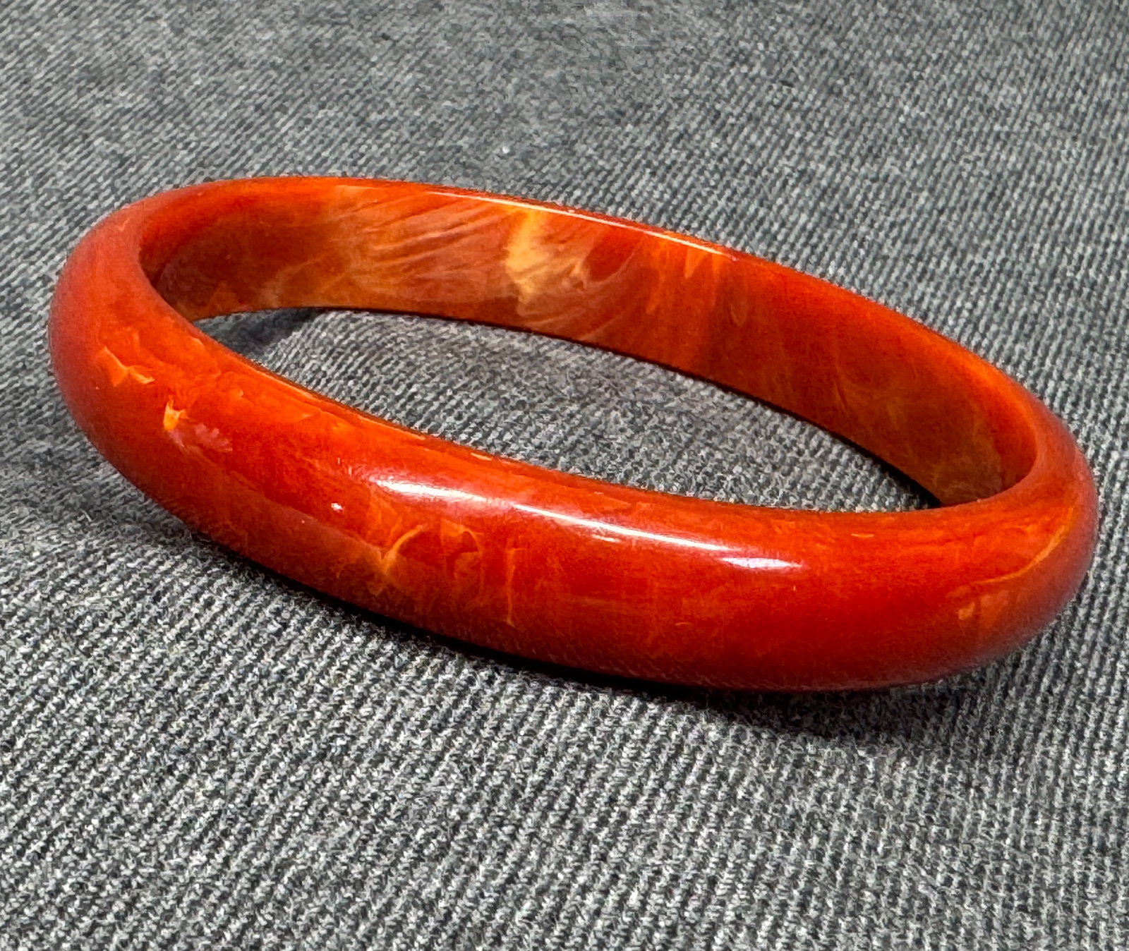 Vintage Mid-Century Marbled Orange Red Bakelite Bangle Bracelet. *o (1 of 7)