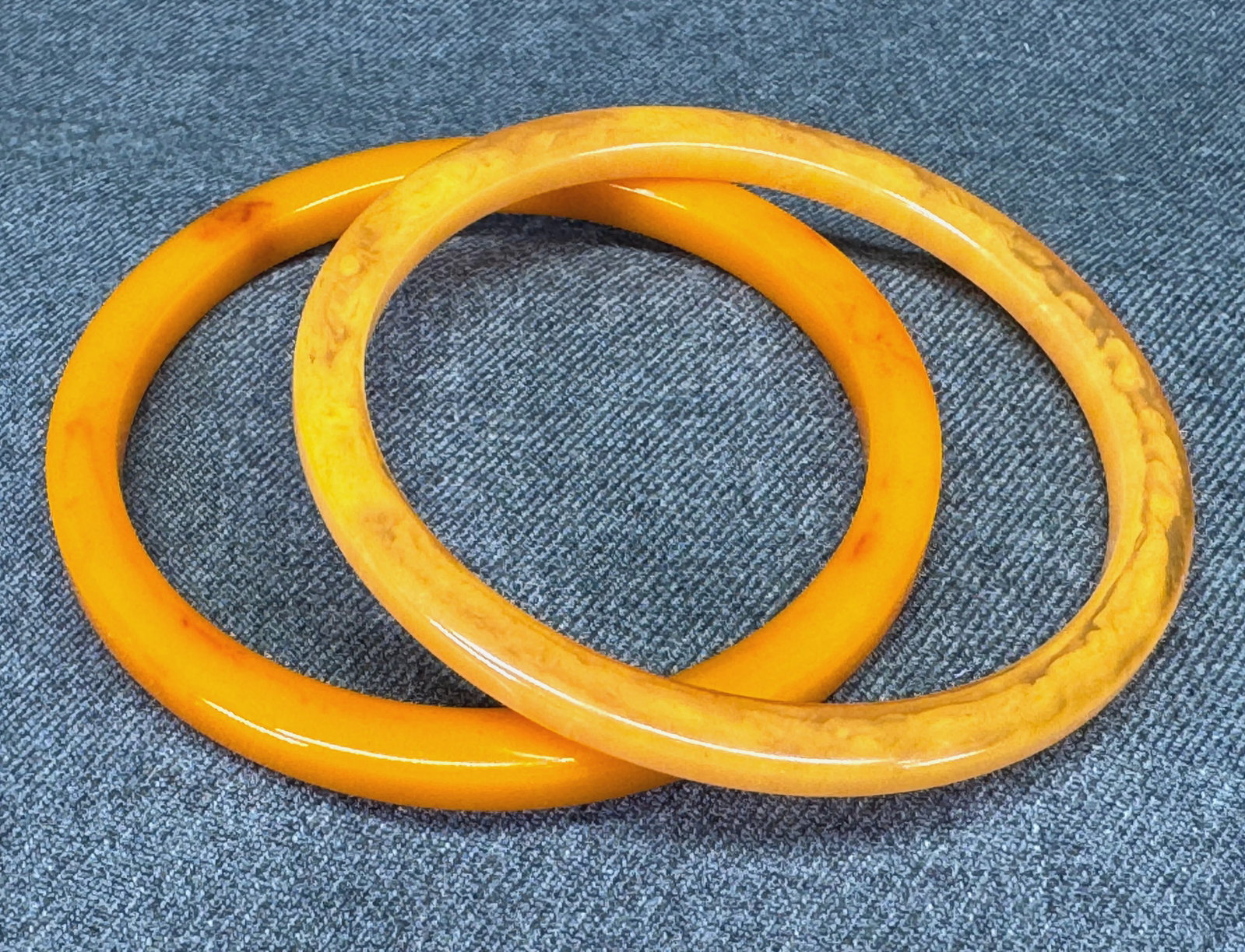 Vintage Mid-Century Marbled Butterscotch Bakelite Bangle Bracelets. *o (1 of 7)
