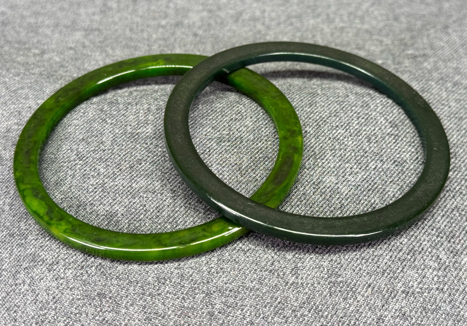 Vintage Mid-Century Bakelite Spinach Green Bangle Bracelets. *o (1 of 6)