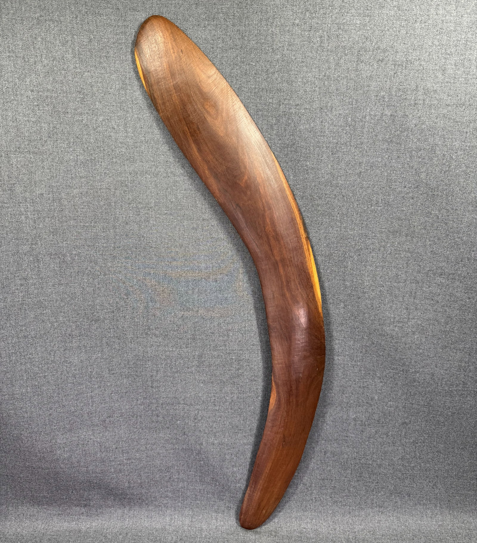 Aboriginal Australia Hunting Boomerang.: Aboriginal Australia Hunting Boomerang. Carved wood. For measures please refer to the pictures taken with a measuring tape. Weight: Grams. IN HOUSE FLAT SHIPPING & HANDLING COST WITHIN ALL THE U.S. : 