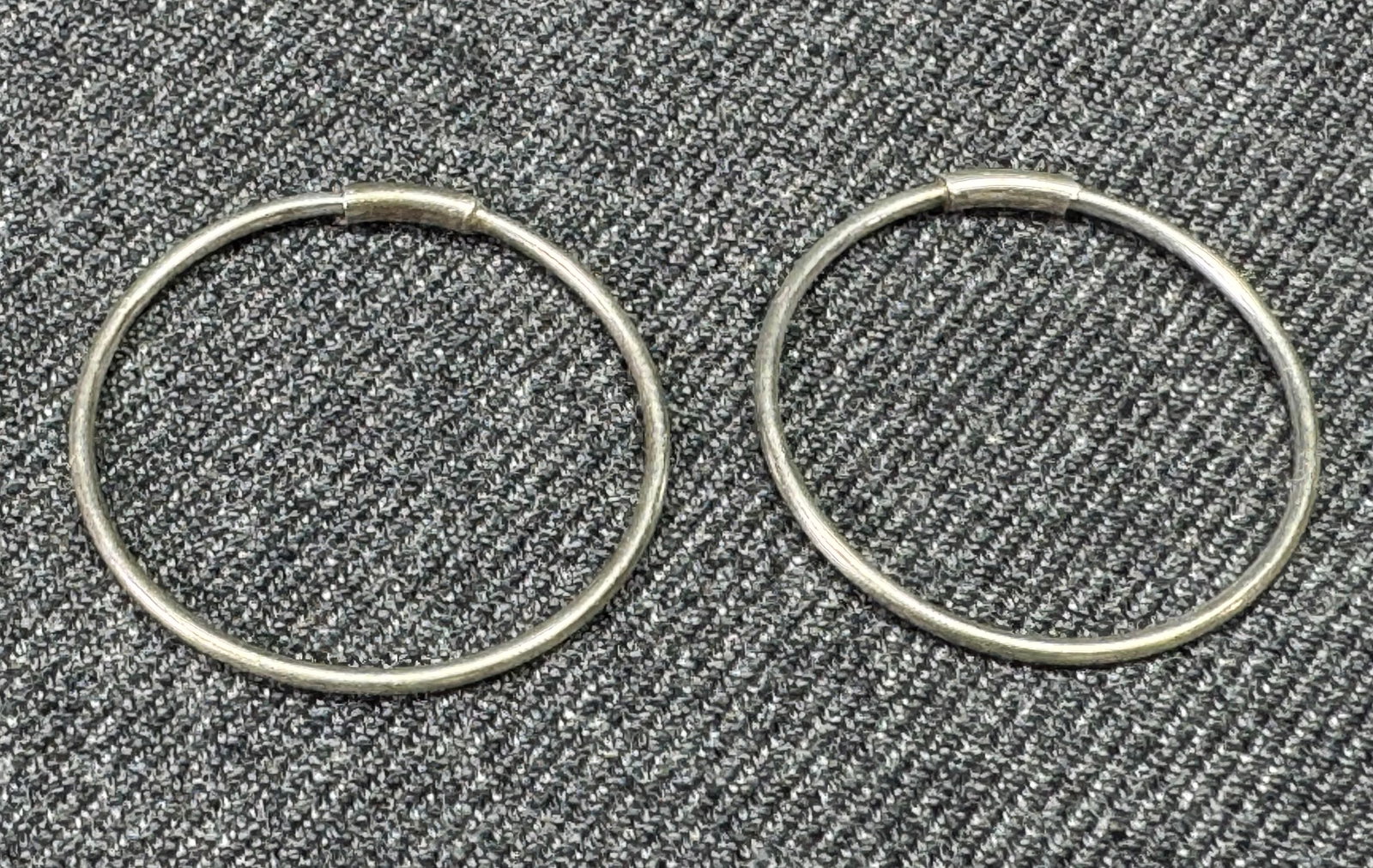 Scandia Modernist Denmark 830S Silver Hoop Earrings. *n: Vintage MCM Scandia Affinerings Værk Danish Silver Seamless Hoops. Marked 830S SAV. For measures please refer to the pictures taken with a measuring tape. Weight: 1.34 Grams. IN HOUSE FLAT SHIPPI
