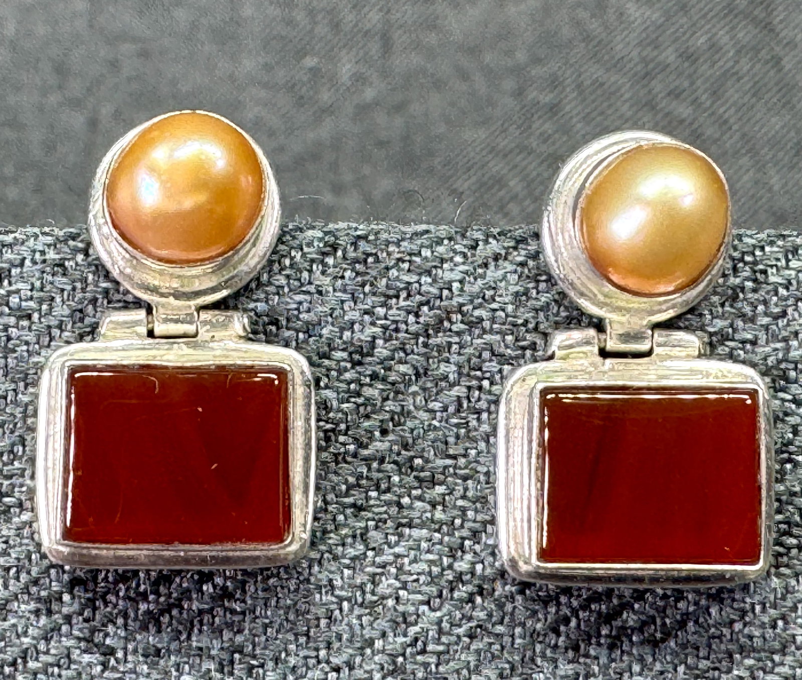 Vintage 80s Manson MNSN Sterling Silver Pearl Carnelian Earrings. *p: Vintage 80s Manson MNSN Sterling Silver Pearl Carnelian Drop Stud Earrings. Marked MNSN 925. For measures please refer to the pictures taken with a measuring tape. Weight: 5.47 Grams. IN HOUSE FLAT SH