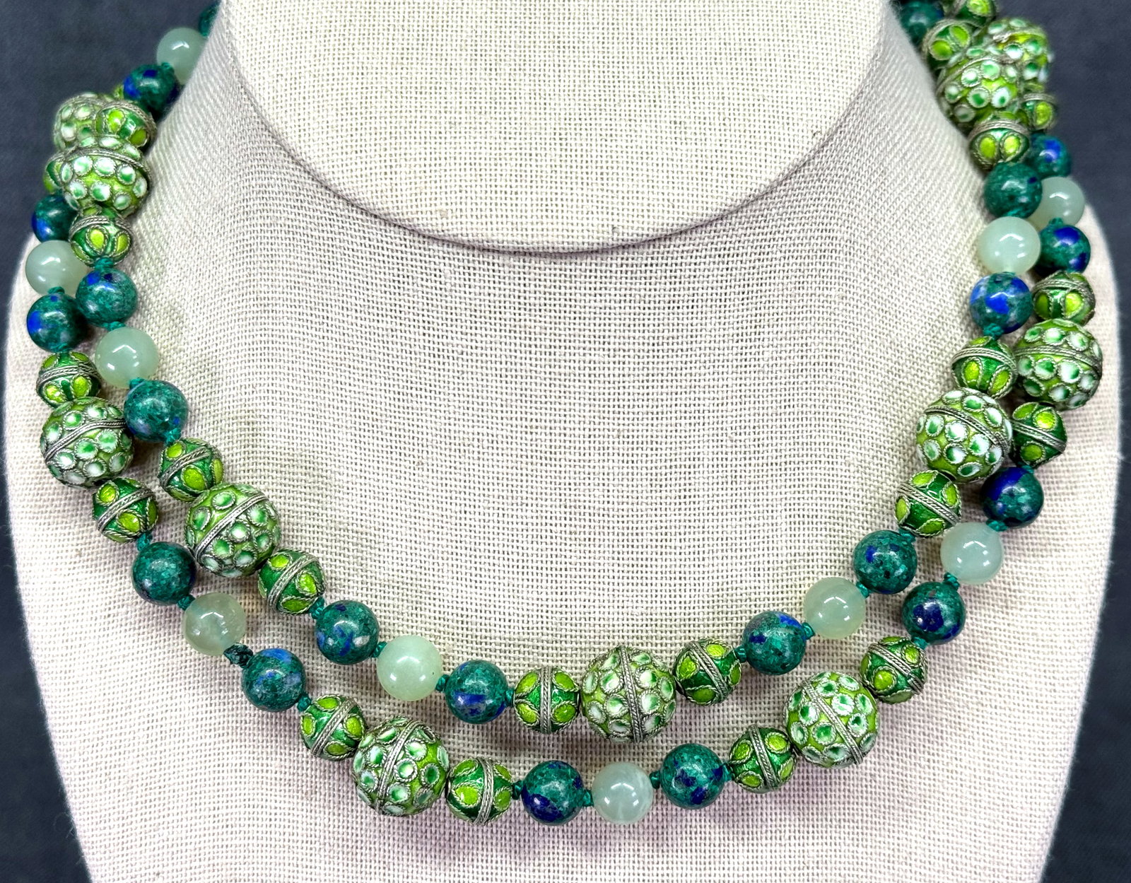 Vintage Chinese Cloisonne Azurite Jade Beaded Statement Necklace. *p: Vintage Chinese Cloisonne Azurite Jade Beaded Statement Necklace. Unmarked. For measures please refer to the pictures taken with a measuring tape. Weight: 78 Grams. IN HOUSE FLAT SHIPPING & HANDLING C