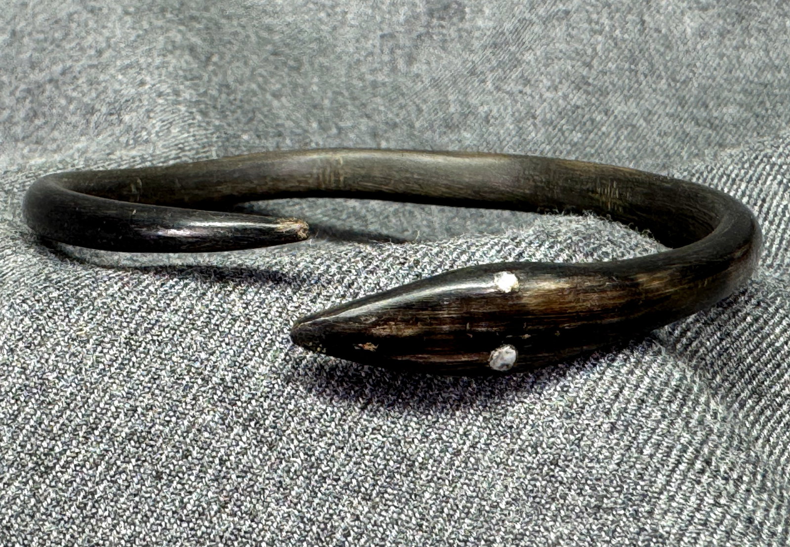 Vintage 1970s Hand Carved Buffalo Horn Bypass Snake Bangle Bracelet. *p: Vintage 1970s Hand Carved Buffalo Horn Bypass Snake Bangle Bracelet. Unmarked. For measures please refer to the pictures taken with a measuring tape. Weight: 8 Grams. IN HOUSE FLAT SHIPPING & HANDLING