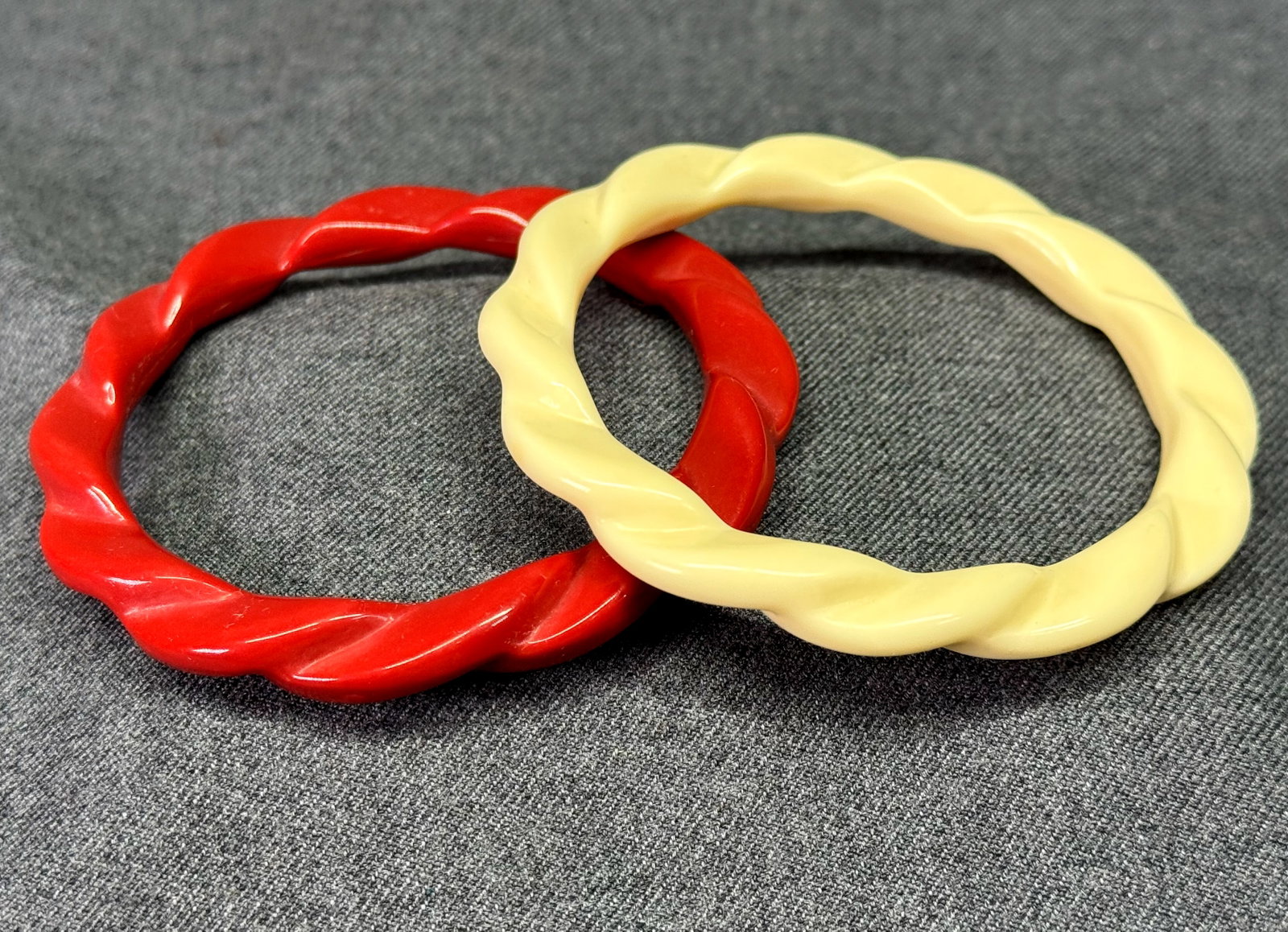 Avon Vintage 1980s Lucite Twisted Rope Bangle Bracelets Lot. *p (1 of 7)