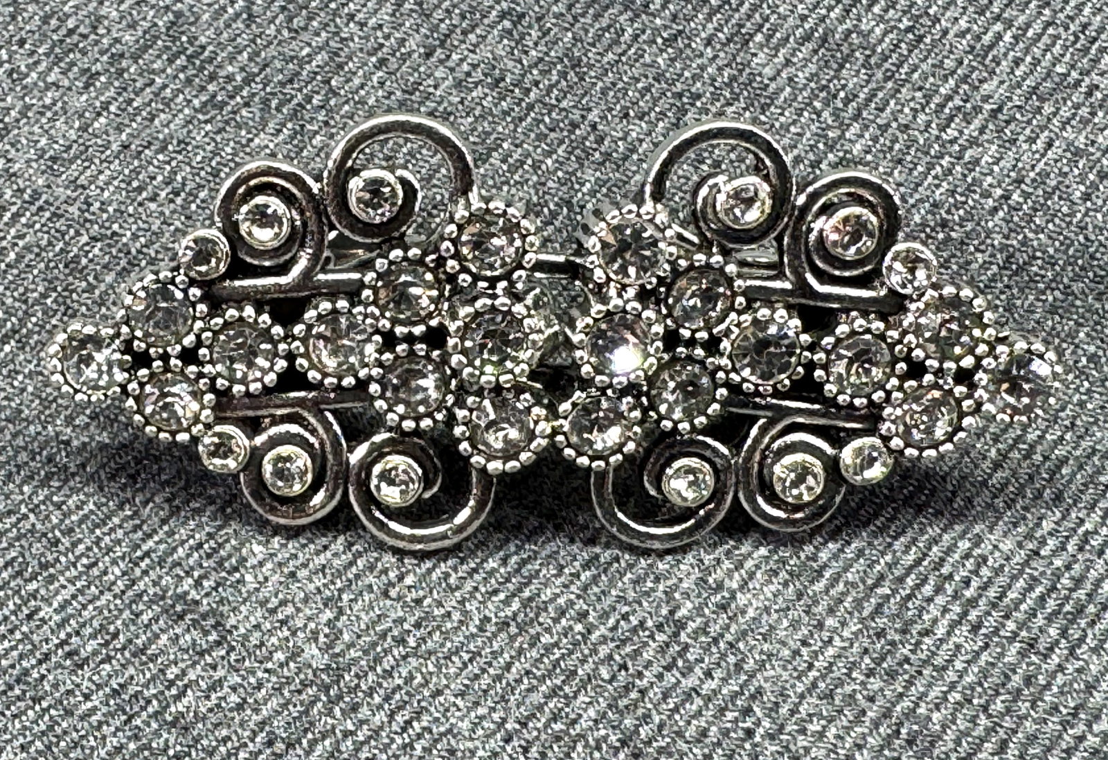 Vintage Clear Rhinestone Sweater Cardigan Clip. #p (1 of 5)
