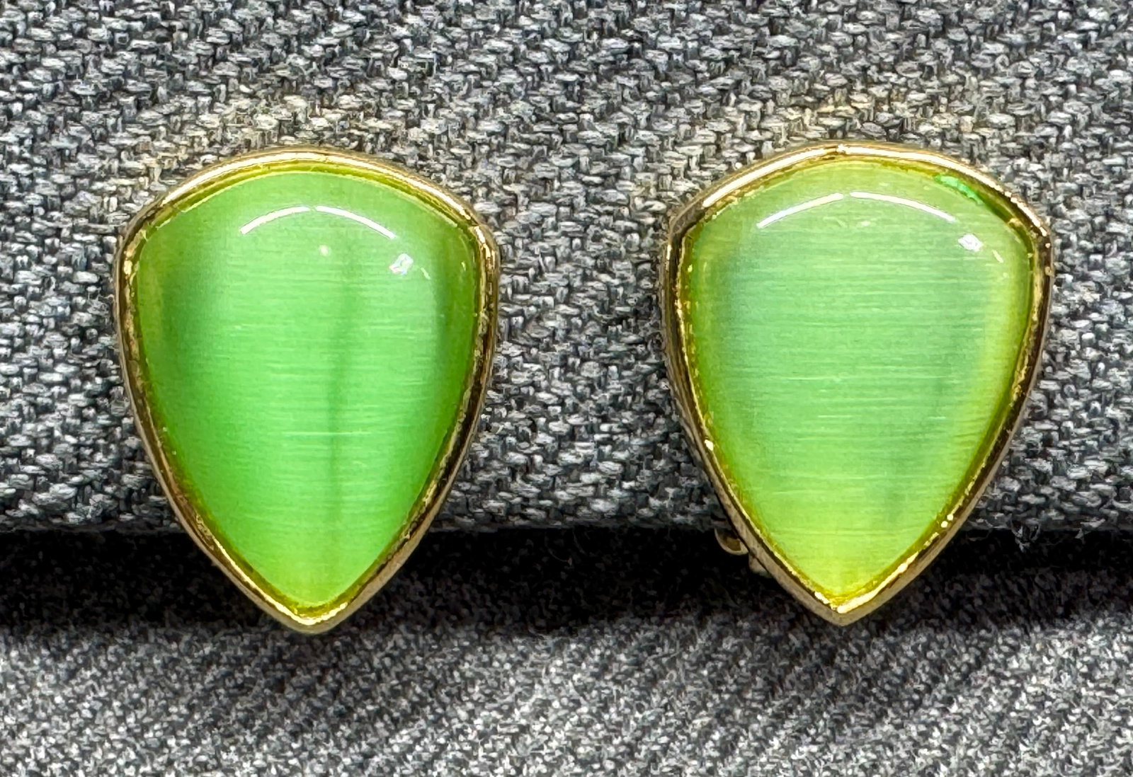 Vintage 1980s Green Cats Eye Shield Clip On Earrings. *p (1 of 5)