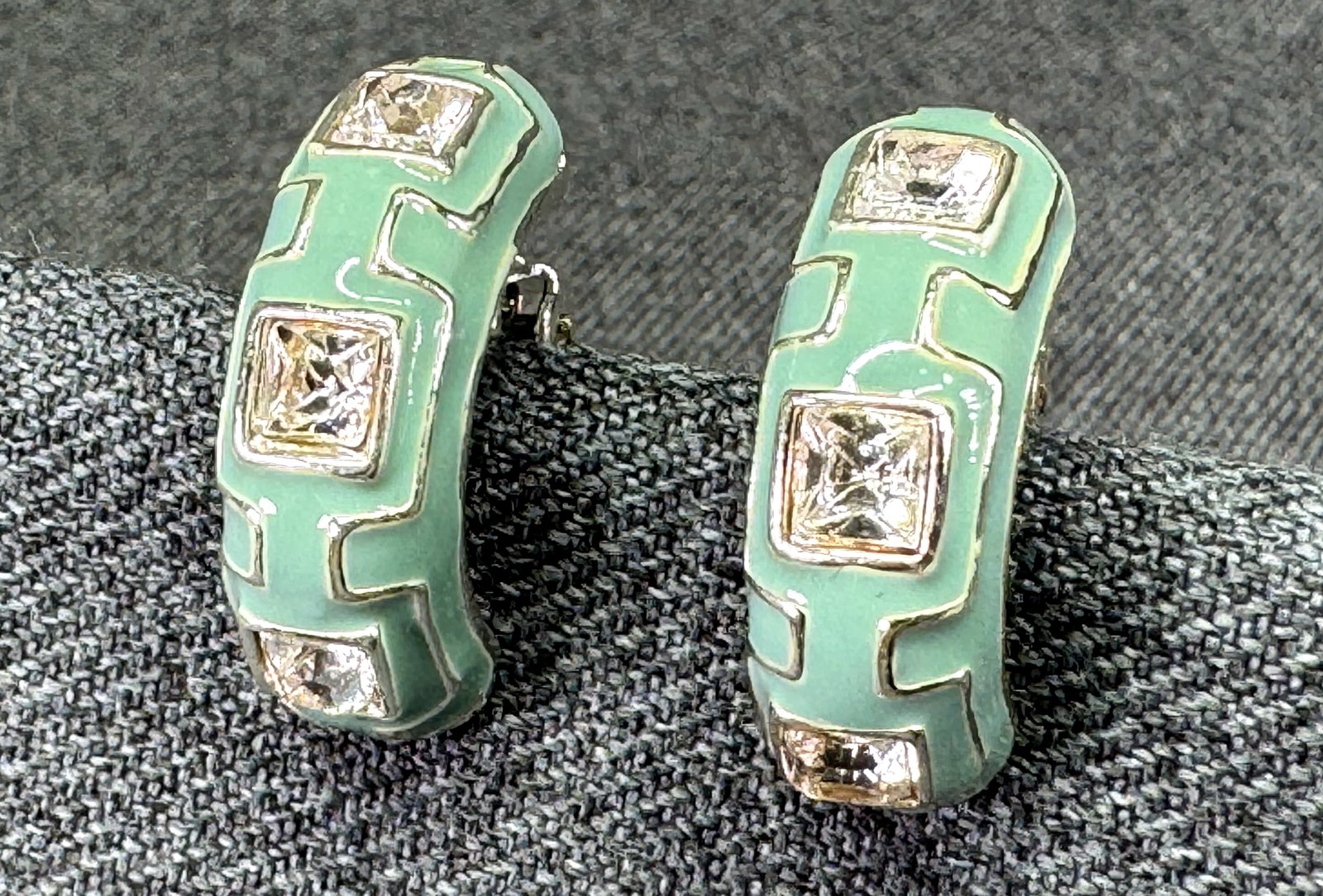Vintage 1980s Mint Enamel Rhinestone Hoop Clip Earrings. *p: Vintage 1980s Mint Green Enamel Rhinestone Hoop Clip Earrings. Silver-tone. Unmarked. For measures please refer to the pictures taken with a measuring tape. Weight: 11 Grams. IN HOUSE FLAT SHIPPING & 