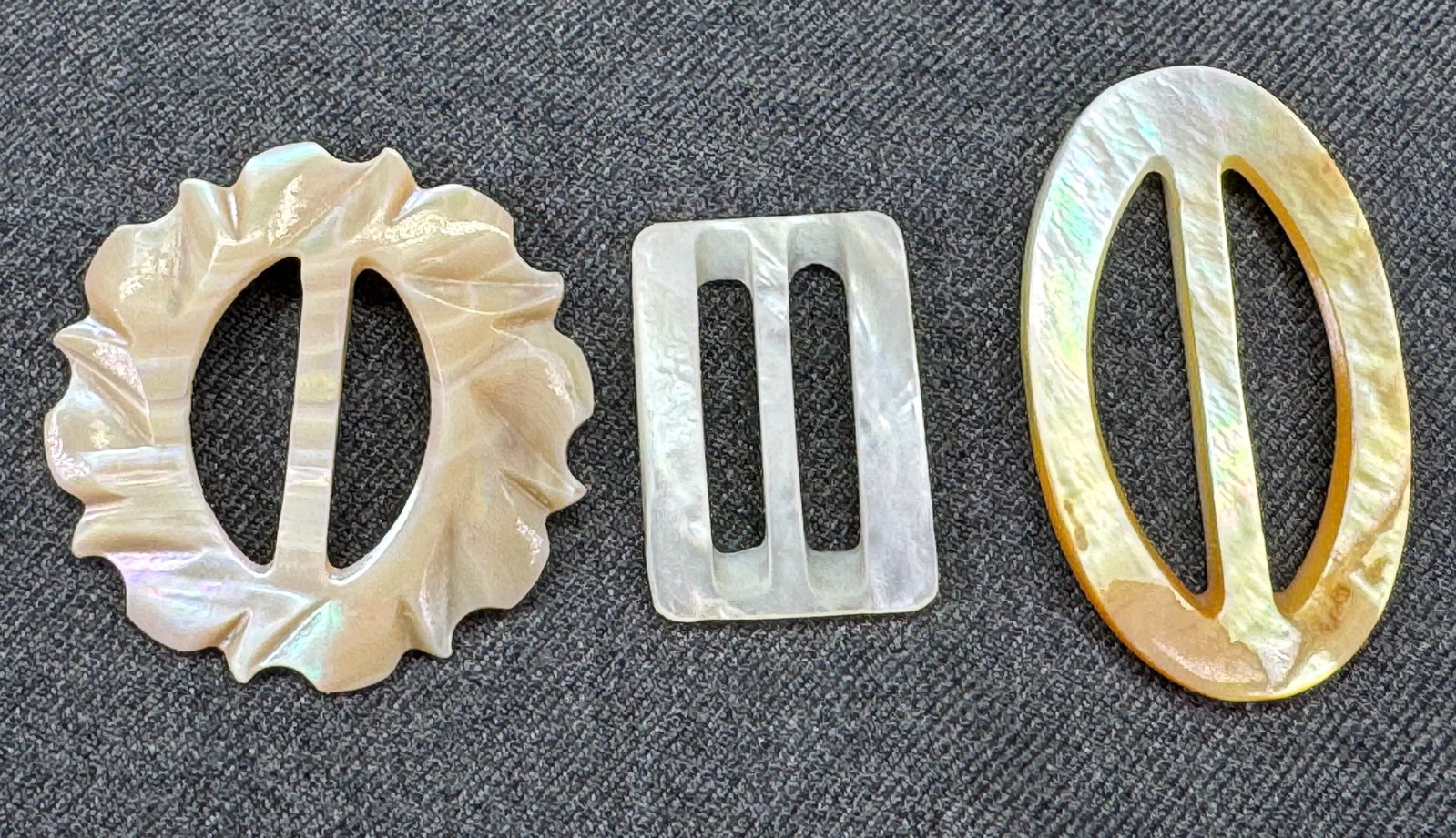 Antique Edwardian & Art Deco Mother of Pearl Belt Buckle Lot. #p: Antique Edwardian & Art Deco Mother of Pearl Belt Buckle Lot. Unarked. For measures please refer to the pictures taken with a measuring tape. Weight: 16 Grams. IN HOUSE FLAT SHIPPING & HANDLING COST W