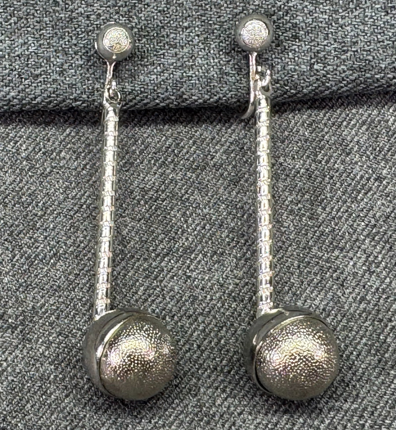Emmons Mid-Century Sovereignty Pendulum Ball Clip On Earrings. #p: Emmons Mid-Century Sovereignty Pendulum Ball Clip On Earrings. Silver-plated. Marked. For measures please refer to the pictures taken with a measuring tape. Weight: 8 Grams. IN HOUSE FLAT SHIPPING & H