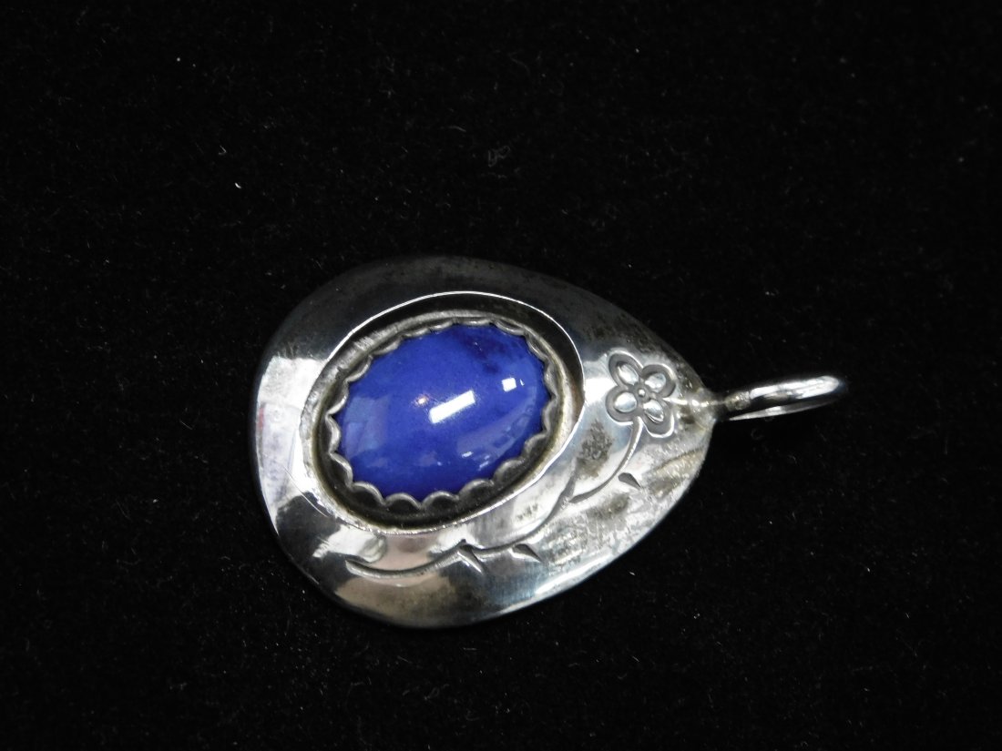 Vintage Native American Sterling Silver Pendant with Blue Lapis Lazuli Stone & Flower Design (1 of 4)