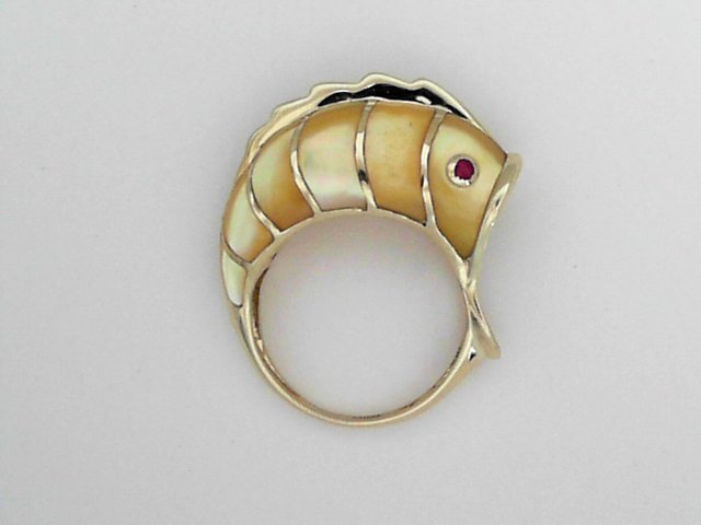 UNIQUE FISH MOTHER OF PEARL RING (1 of 1)