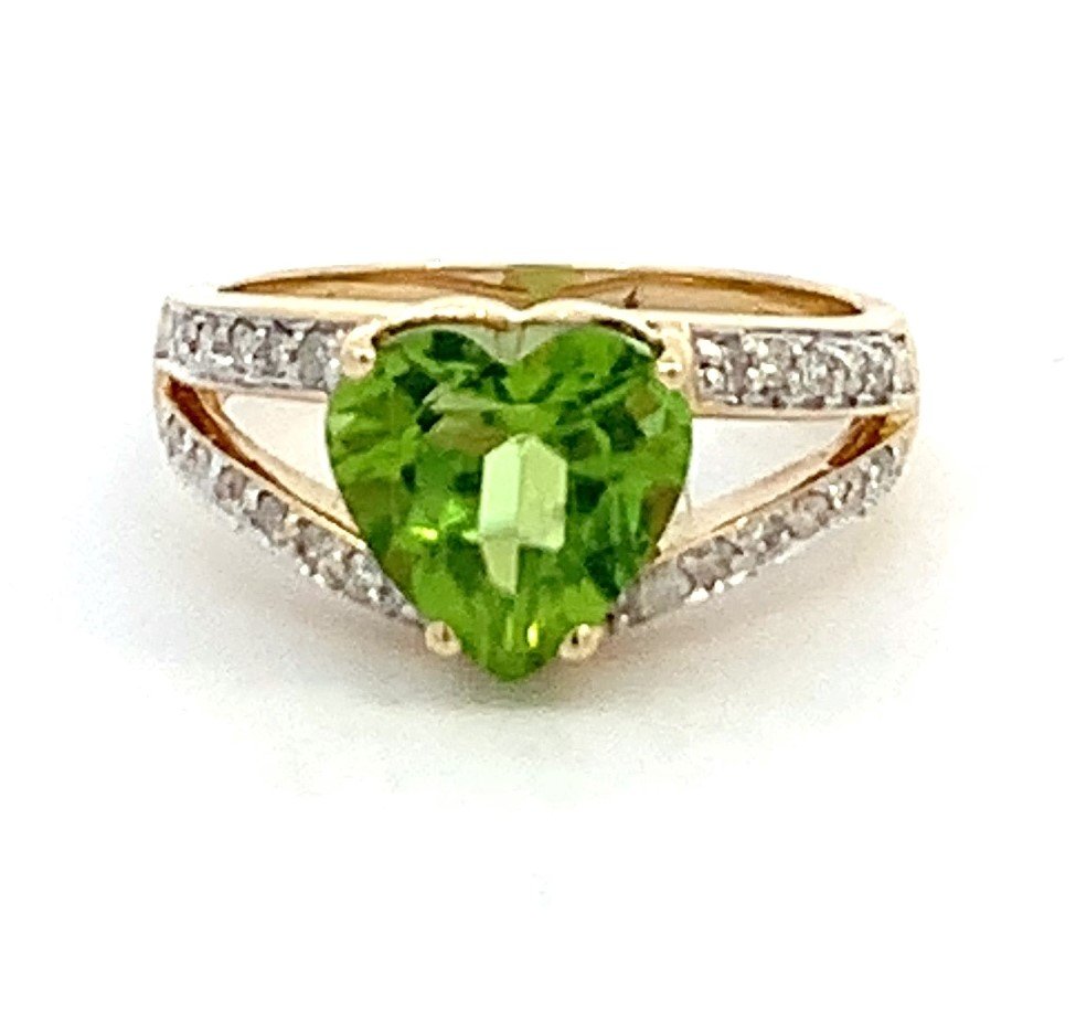 10KT YELLOW GOLD PERIDOT AND DIAMOND RING (1 of 3)