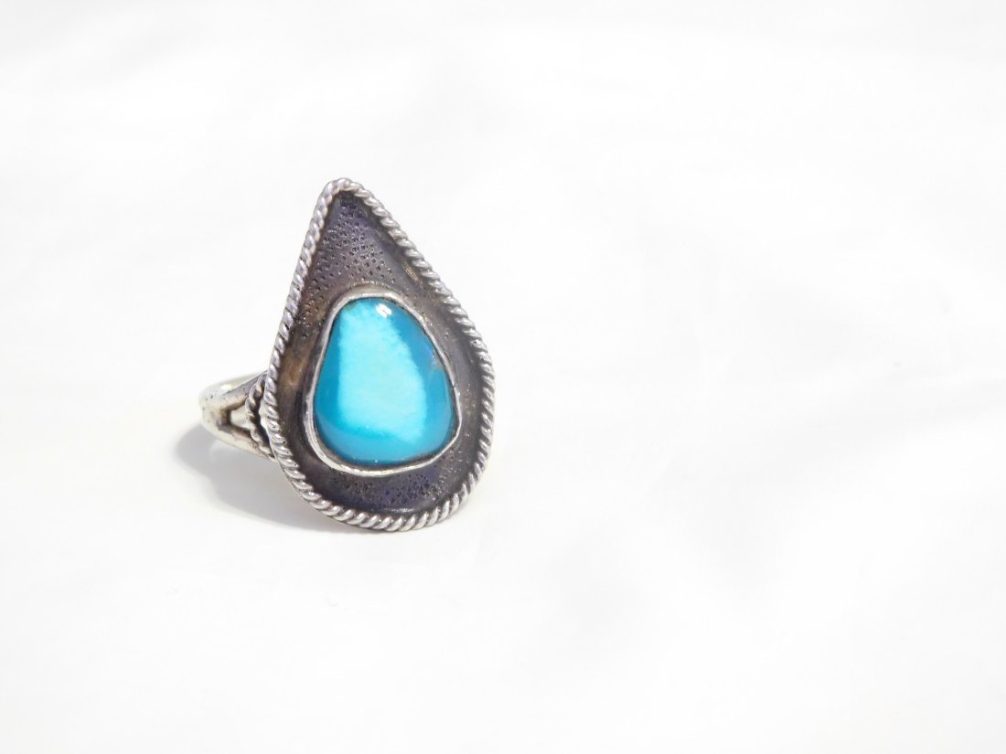 Native American Howlite Sterling Silver Braided Ring: Thank You For Your Interest!For Sale is a Vintage Native American Howlite Sterling Silver Braided Ring.The Band Size is a 9 1/2 and has a Total Weight of 7.9 Grams.