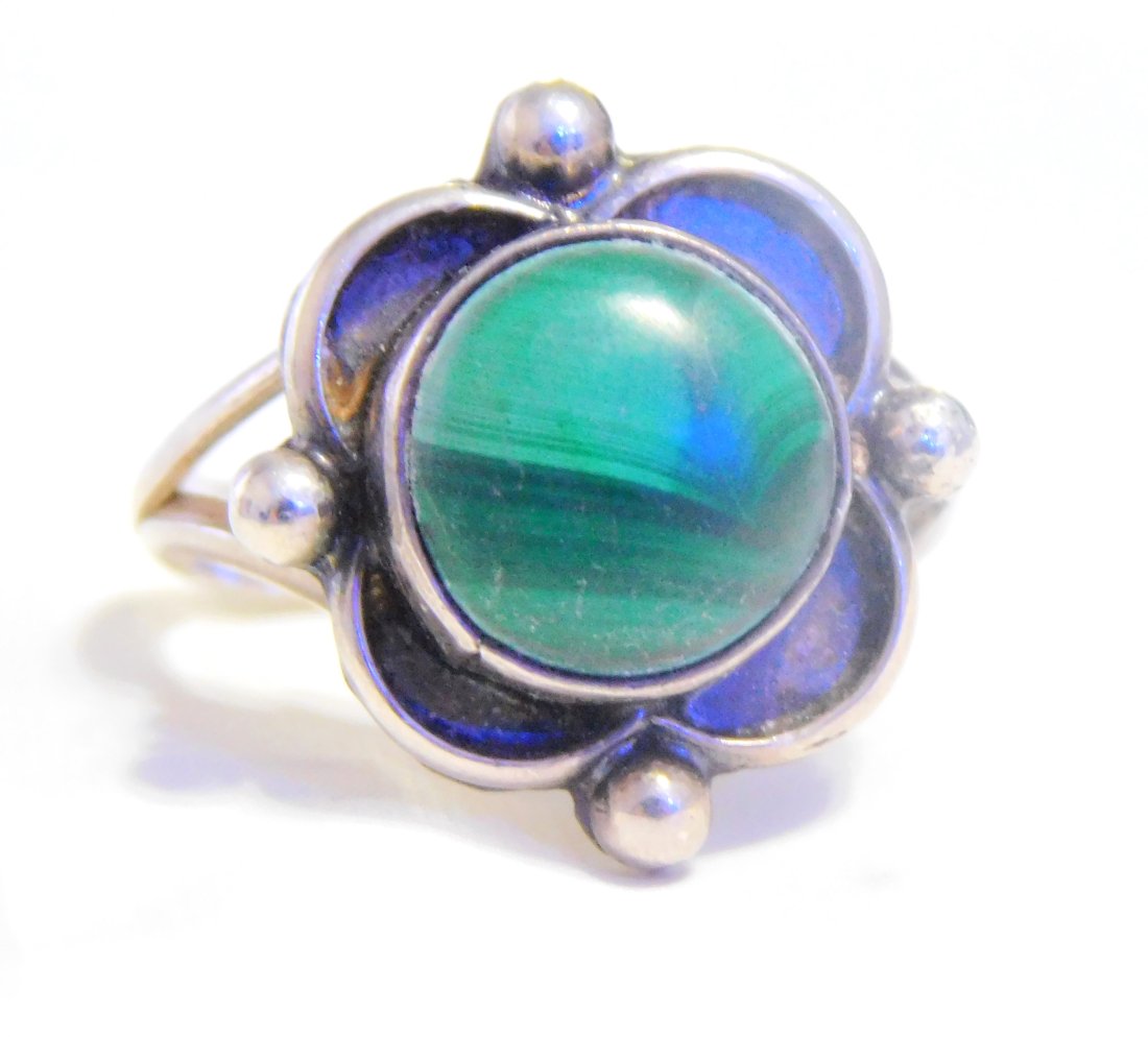 Vintage Sterling Silver Native American Malachite Stone: Thank You For Your Interest!For Sale is a Vintage Sterling Silver Native American Malachite StoneThe Band Size is a 6 and has a Total Weight of 3.9 Grams.