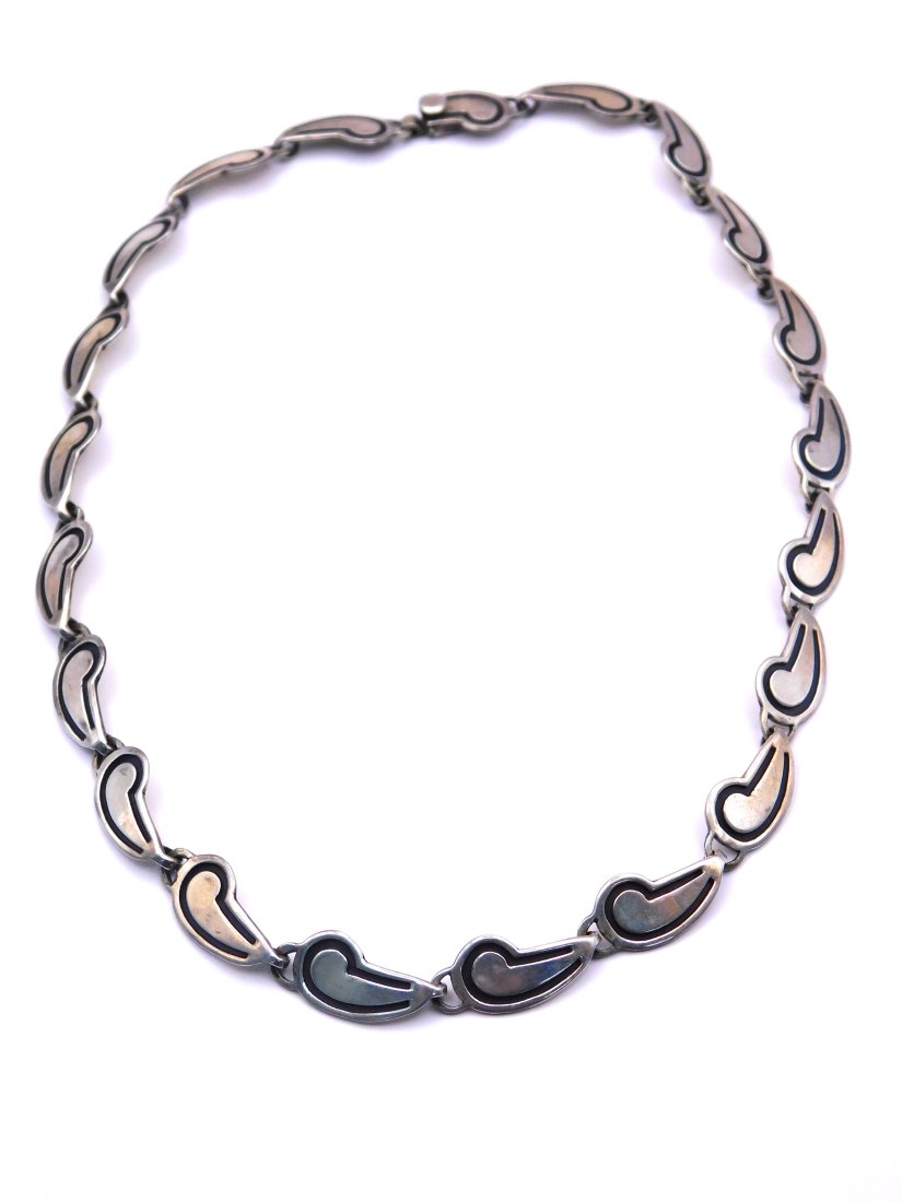 Antiqued Mexico Sterling Silver Taxco Necklace & Bracelet Set: For sale is a Antiqued Mexico Sterling Silver Taxco Necklace & Bracelet Set. | Necklace Length: 16.5 " | Necklace Weight: 26.3g | Bracelet Length: 7 1/4" | Bracelet Weight: 11..8g | Total Weight: 38.1