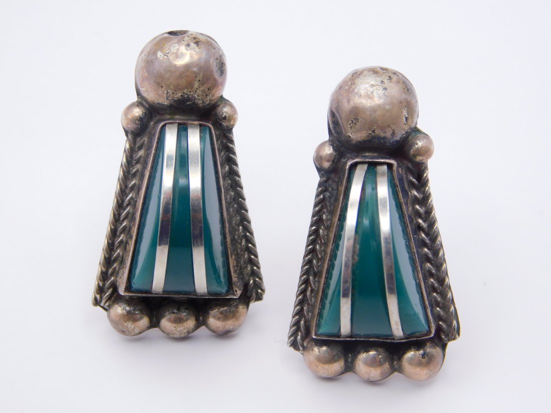 Vintage Mexican Green Onyx Sterling Silver Earrings - Non-pierced: For sale is a Vintage Sterling Silver Mexican green onyx earrings for non-pierced ears. | Weight: 8 g | Length: 1 "