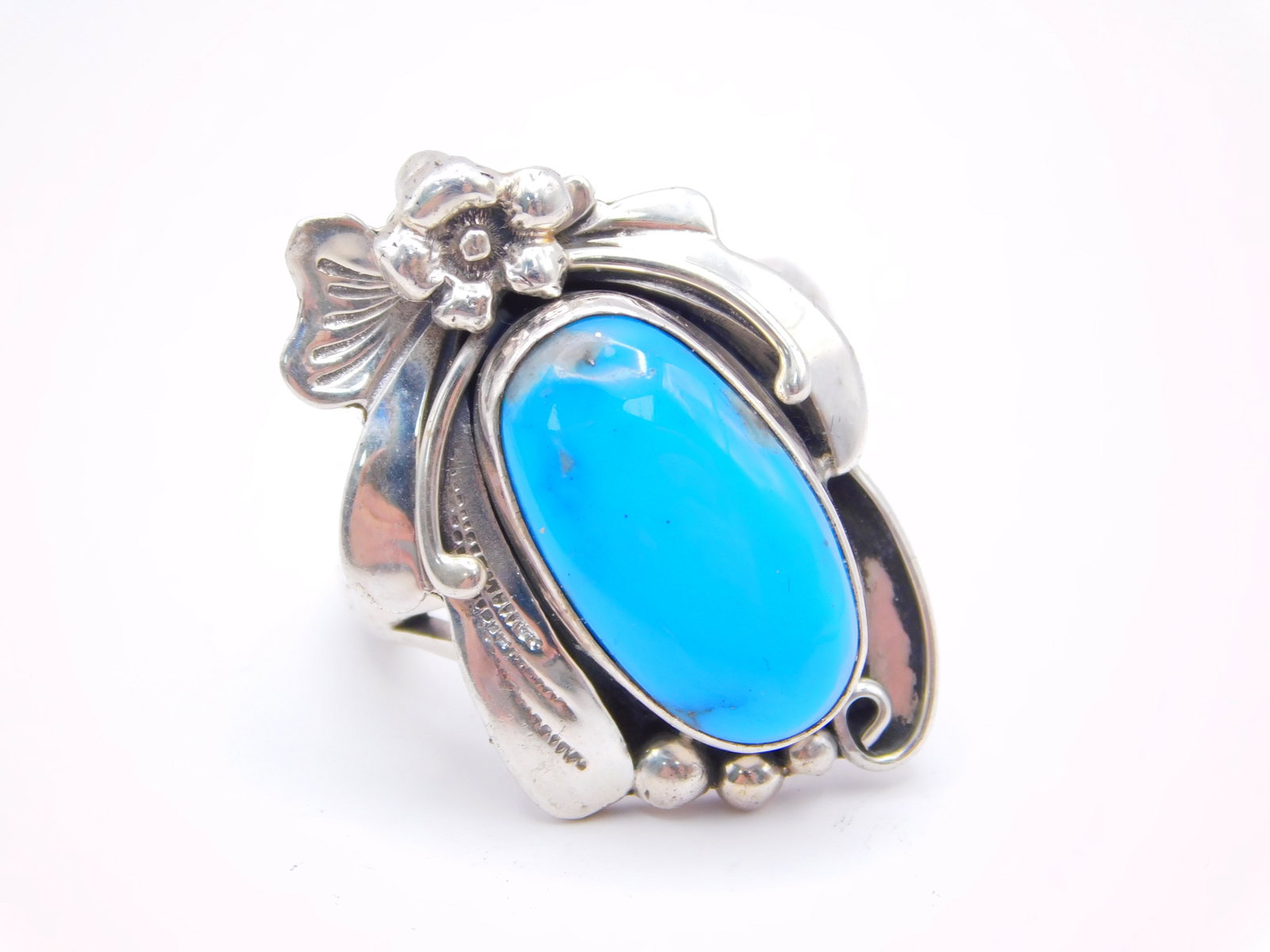 Native American Turquoise Sterling Silver Ring: For sale is a Native American Turquoise Sterling Silver Ring. | Weight: 7.6 | Size: 5.5