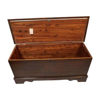 VINTAGE TRADITIONAL LANE CEDAR LINED CHEST: Vintage Traditional Cedar Lined Chest. 48"x17"x22.5".