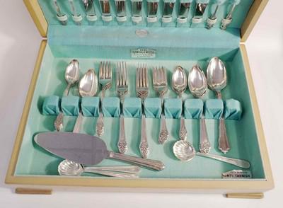 SRVC FOR 8 ROGERS ONEIDA PLANTATION: 1948 Vintage 1881 Rogers Oneida "Plantation" Service for 8. Includes a master butter, sugar spoon, 2 seafood/oyster forks, 2 tablespoons. In addition there are 3 Arg 100C silverplate sugar shells and 