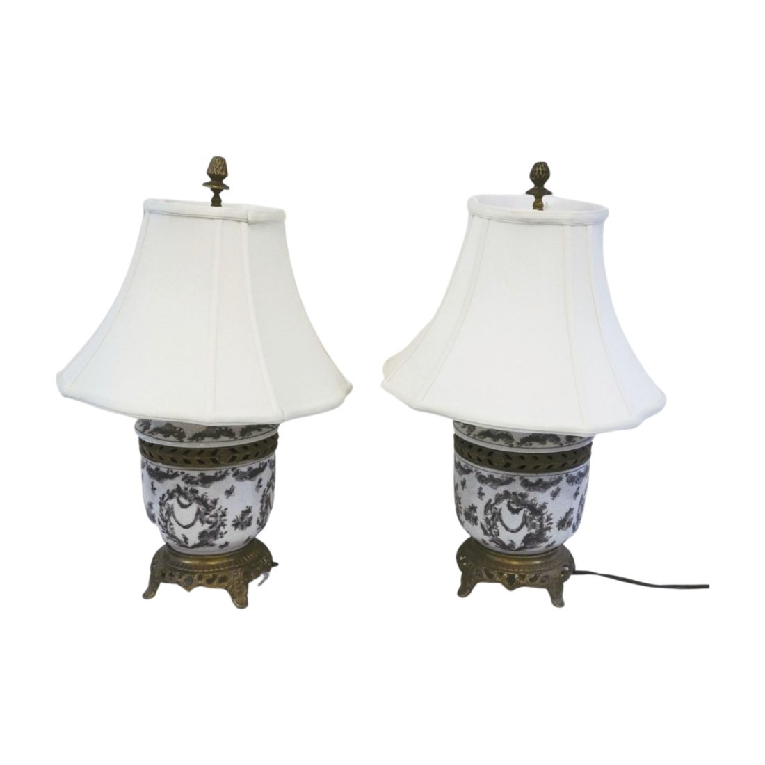 PAIR VINTAGE PORCELAIN CHERUBS LAMPS (1 of 3)