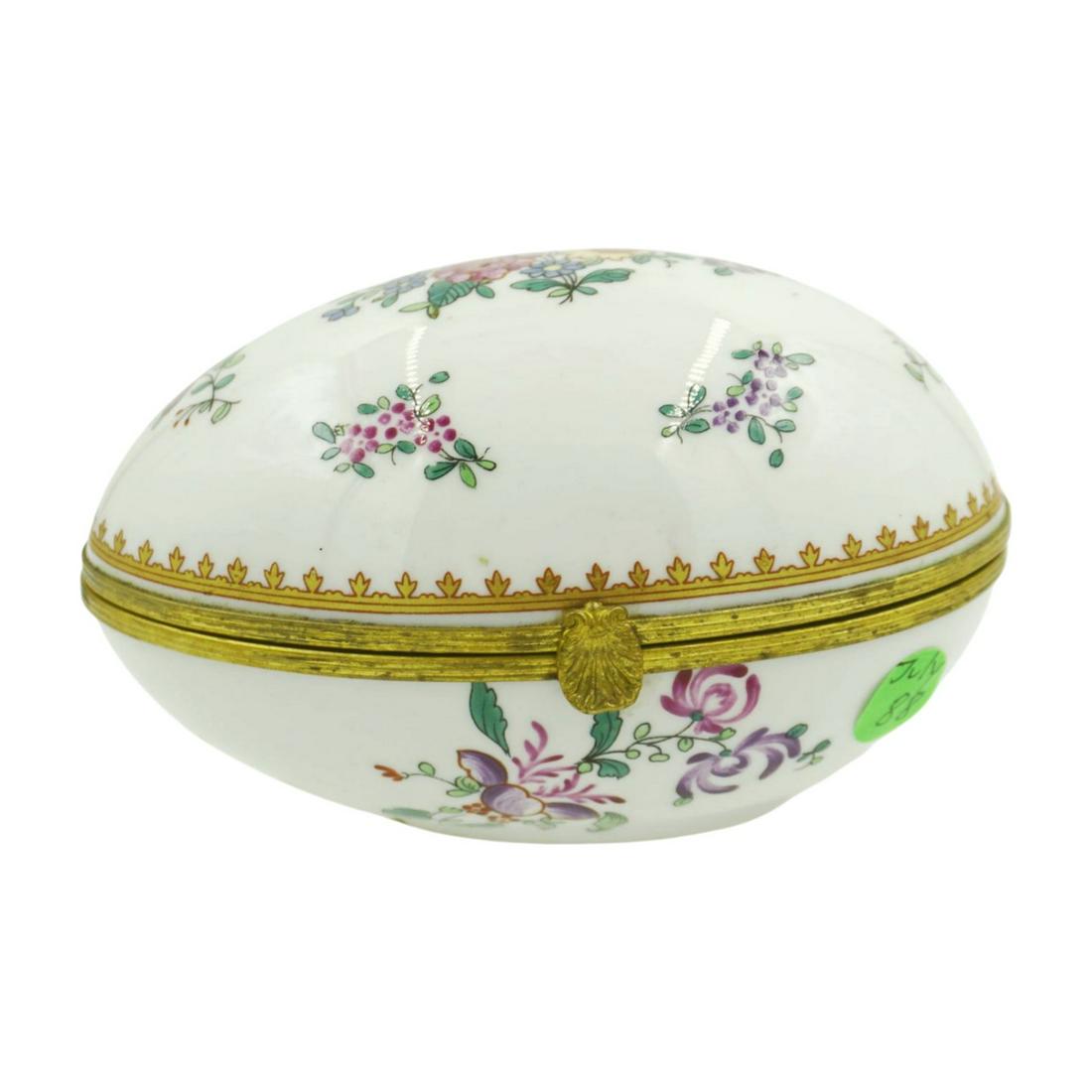 VINTAGE PORCELAINE DE PARIS FRENCH EGG BOX: Vintage Porcelaine de Paris France Large Egg Trinket Box. 6"x4"x3.75". 14 oz.