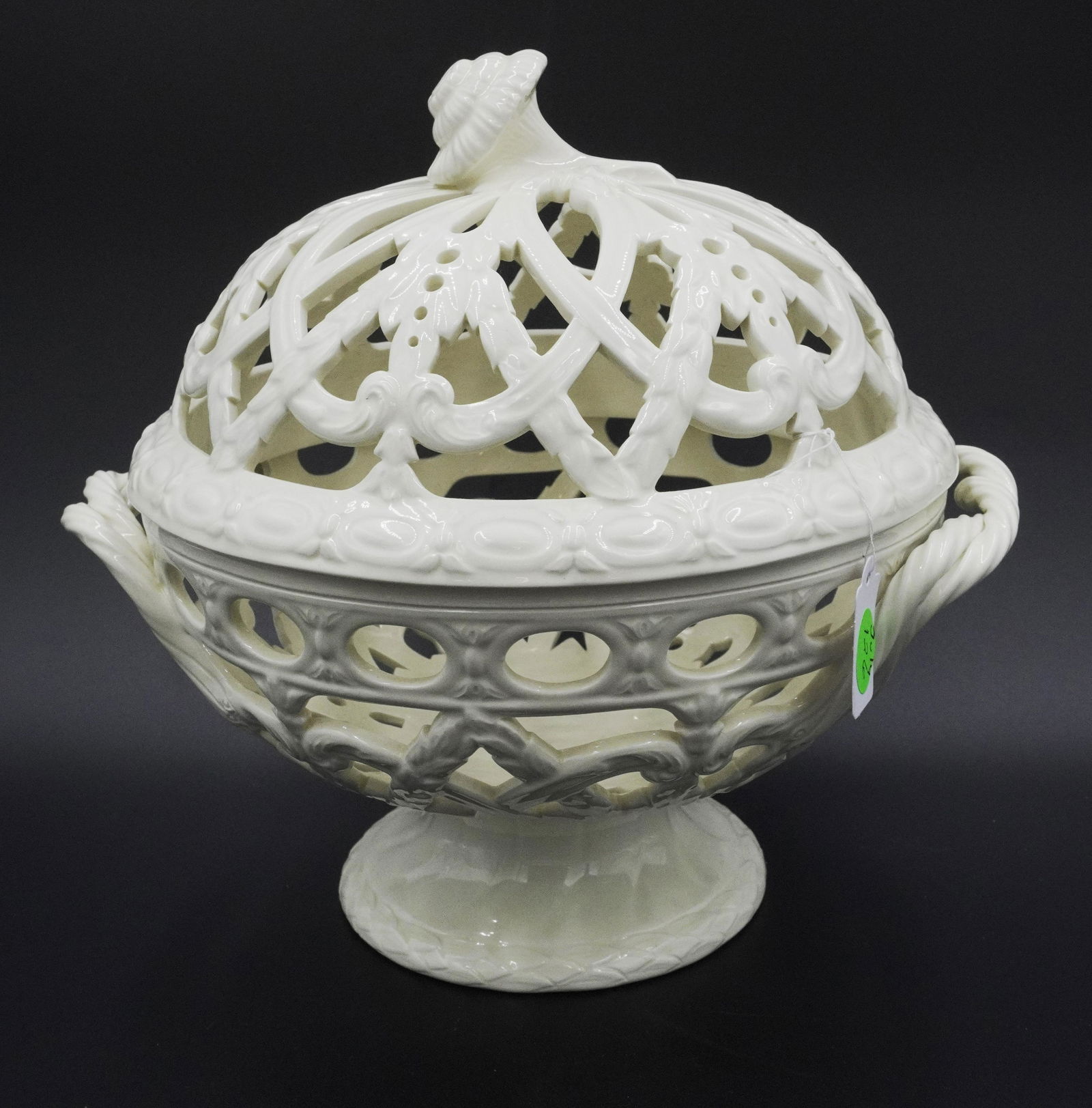 WEDGWOOD EDME FOOTED ORANGE BOWL: A English Wedgwood Edme Footed Orange Bowl and Lid. Creamware Pierced Reticulated Orange Bowl. 9 25"x8.75"x9". Weight 2 lbs 10 oz.