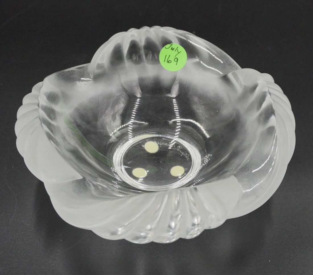 LALIQUE CRYSTAL BOWL ARUBA: Lalique Crystal Bowl "Aruba", Signed, measures 7 1/2"x3". Weight 2 lbs 14 oz. PROVENANCE: A Charleston SC Private Estate.