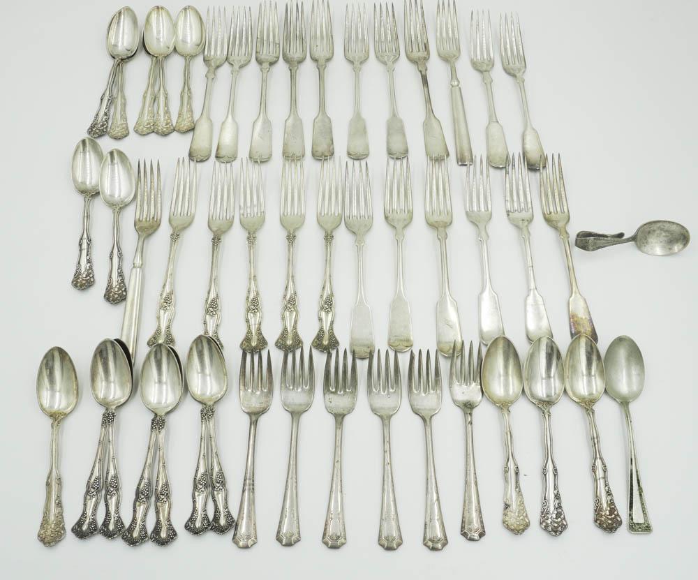 58 PC ANTIQUE AMERICAN SILVERPLATE FLATWARE (1 of 8)