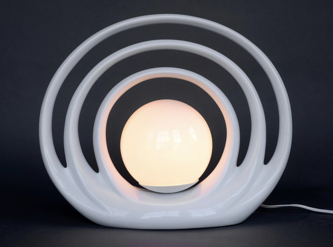 PAIR OF POST MODERN CIRCULAR HALO TABLE LAMPS (1 of 5)