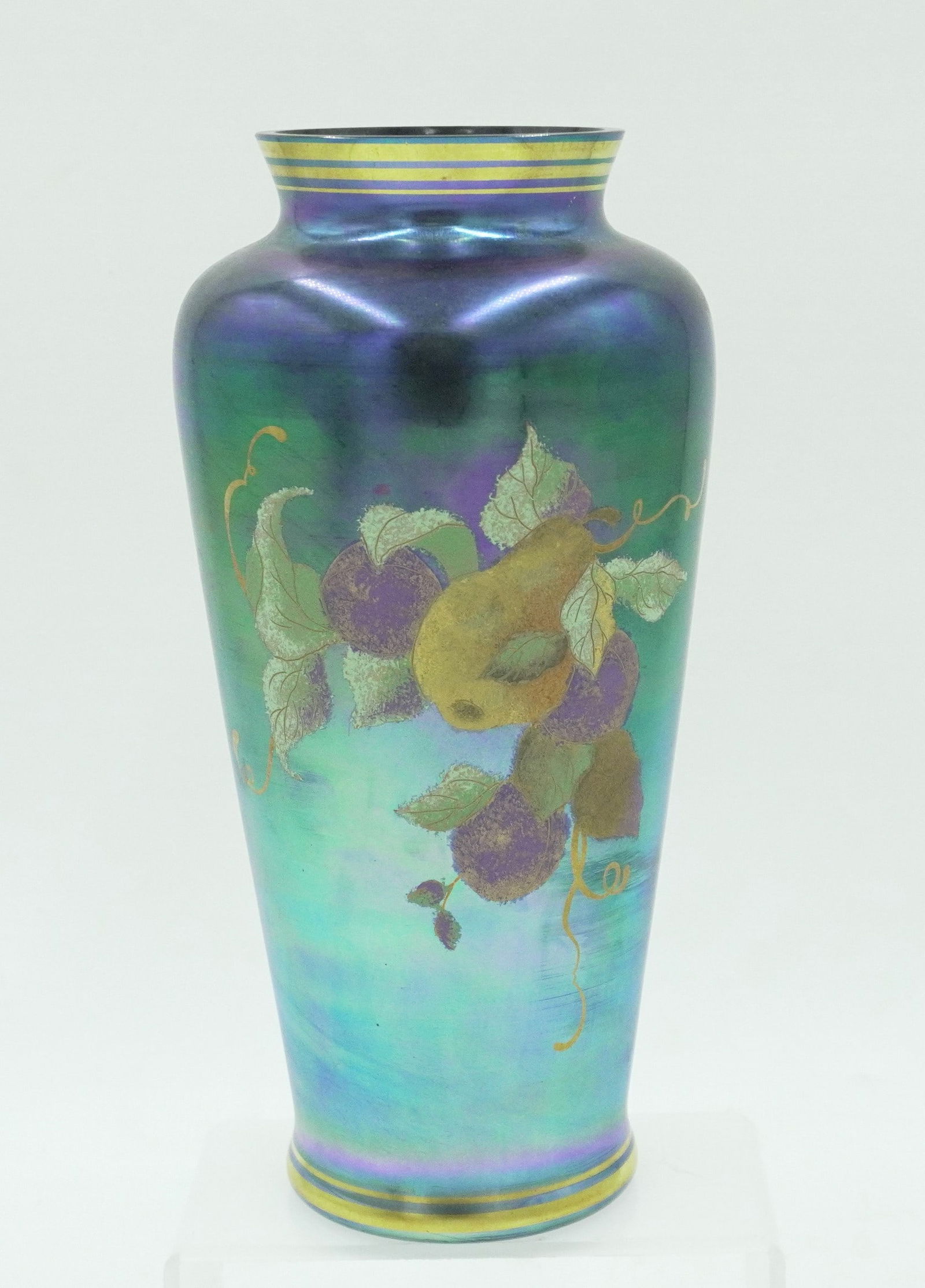 RARE FENTON FAVRENE FRUIT VASE (1 of 9)