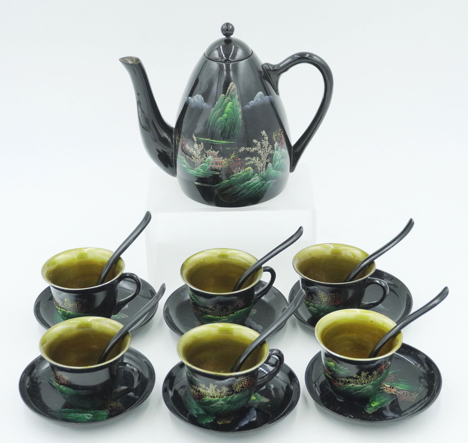 VINTAGE BLACK LACQUER AND GOLD JAPANESE 19 PIECE TEA SET (1 of 7)