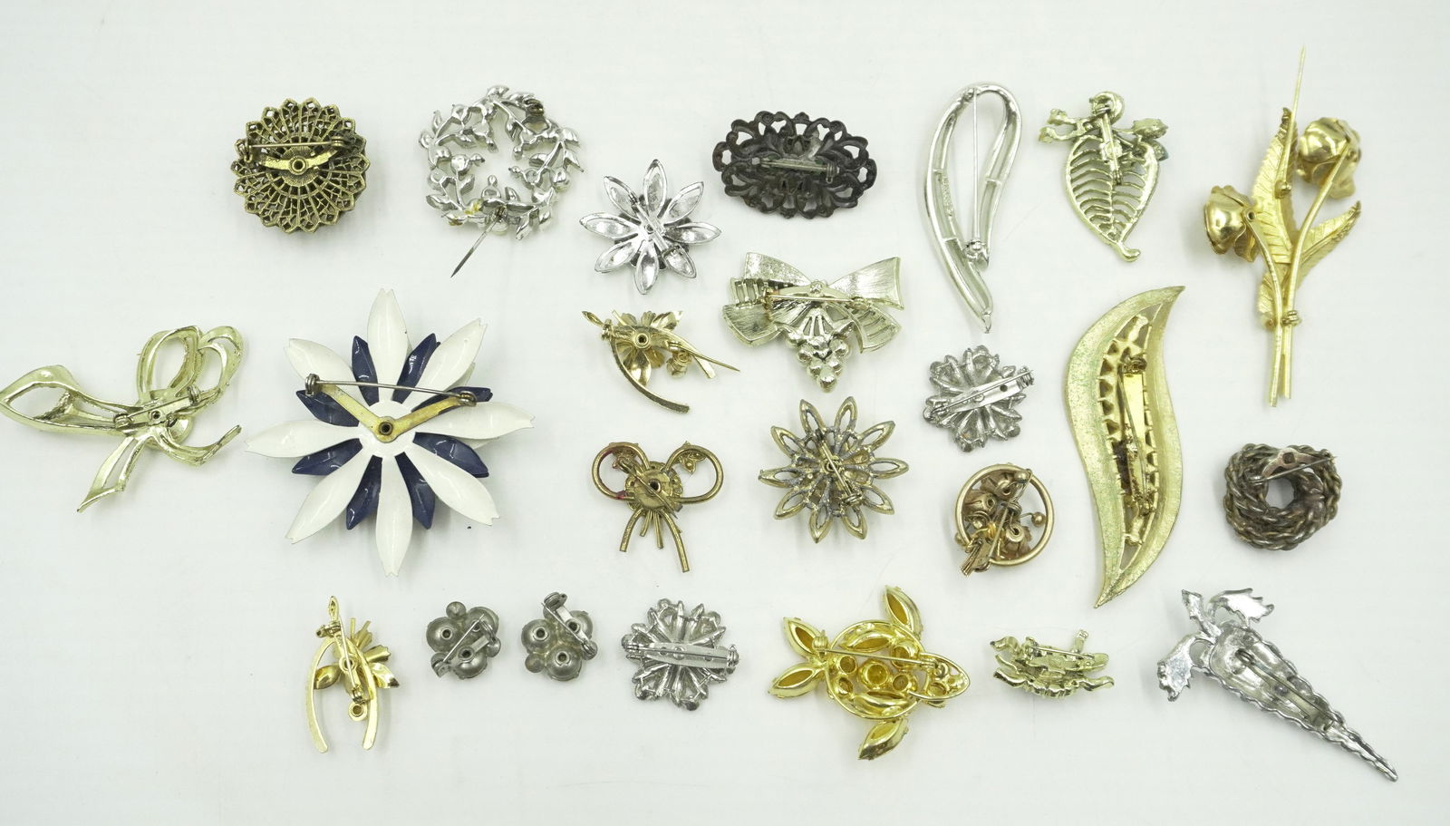 MISC. VINTAGE BROOCHES - 25 PIECES (1 of 5)