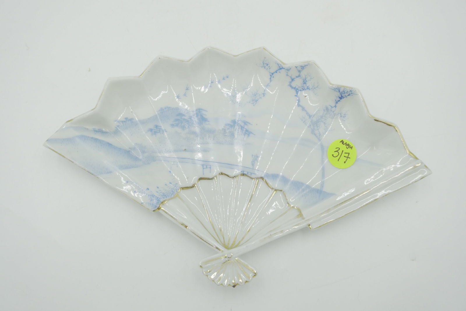 ANTIQUE SIGNED JAPANESE IMARI FAN SHAPED PLATE (1 of 5)