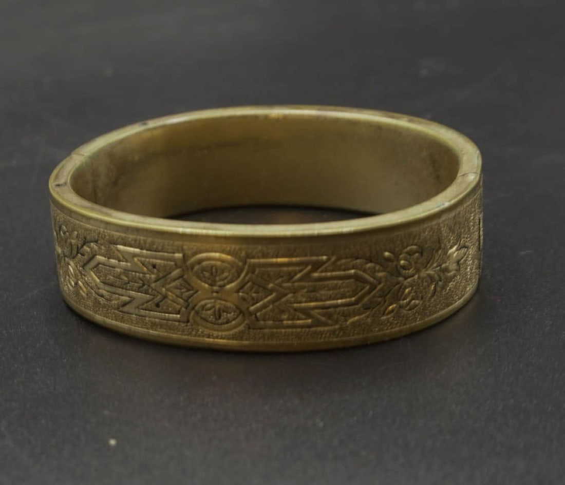 VICTORIAN BATES & BACON GF BRACELET: Antique Victorian Gold Filled Bates and Bacon Bracelet. Opening 2". .09oz