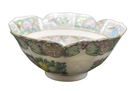 QING DYNASTY FAMILLE ROSE BOWL: Qing Dynasty Famille Rose Lotus Shape Bowl. Measures 6"x6"x2.75". Weight 9 oz.