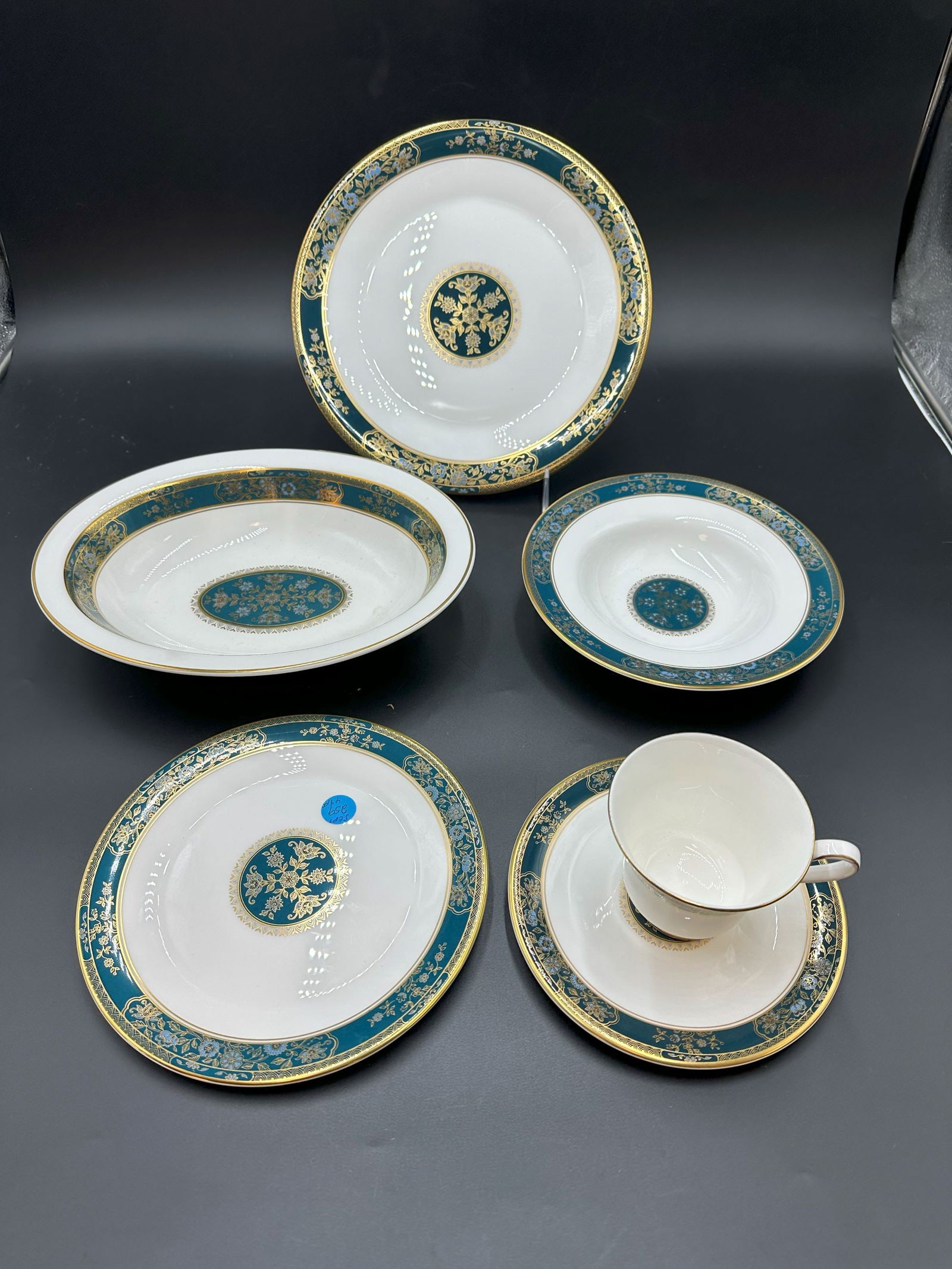 49 PC ROYAL DOULTON CARLYE SRVC FOR 8 (1 of 6)