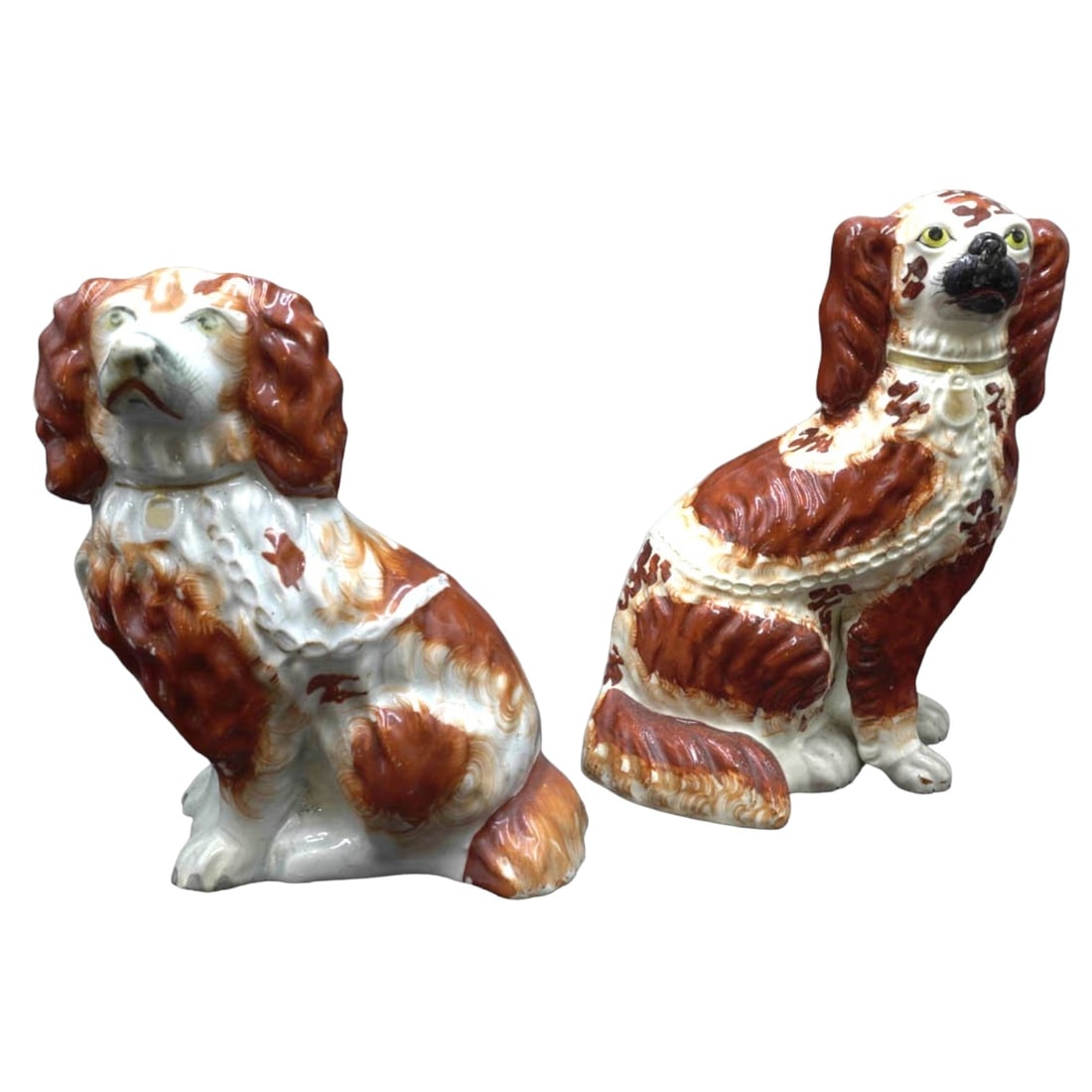 PAIR OF STAFFORDSHIRE KING CHARLES SPANIEL DOG FIGURINES (1 of 3)
