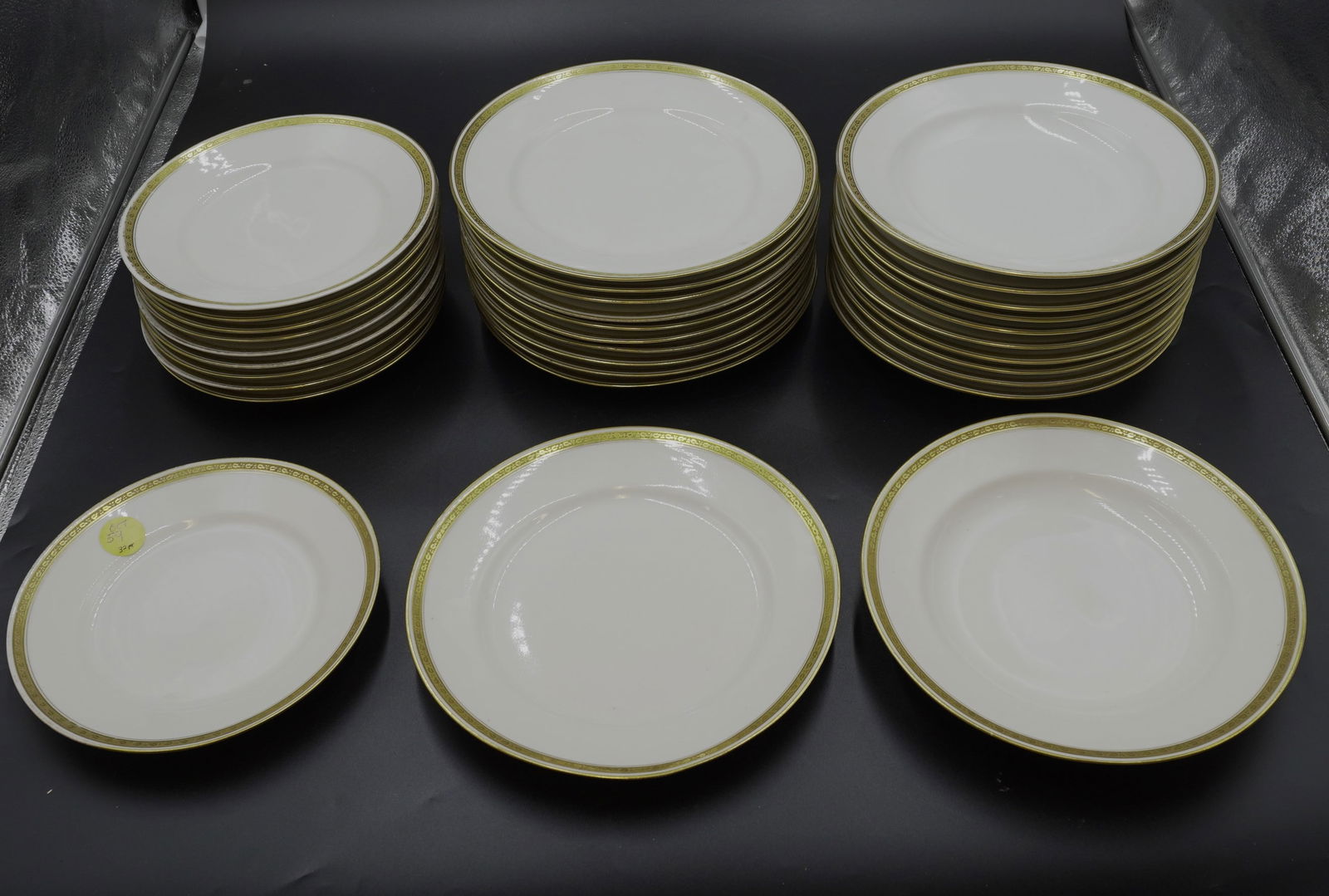 32 pc BLANCHARD & LAZARD PARIS LUNCHEON SERVICE (1 of 5)