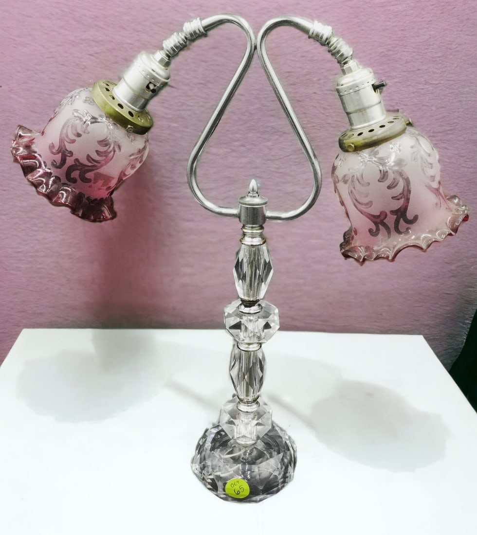 VINTAGE LUCITE GLASS & CHROME TABLE LAMP (1 of 8)