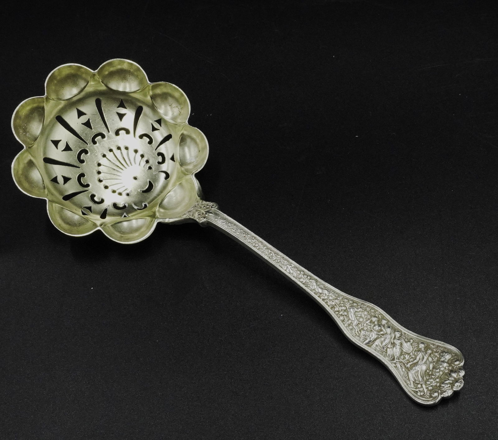 TIFFANY & CO STERLING SILVER OLYMPIAN SUGAR SIFTER (1 of 6)