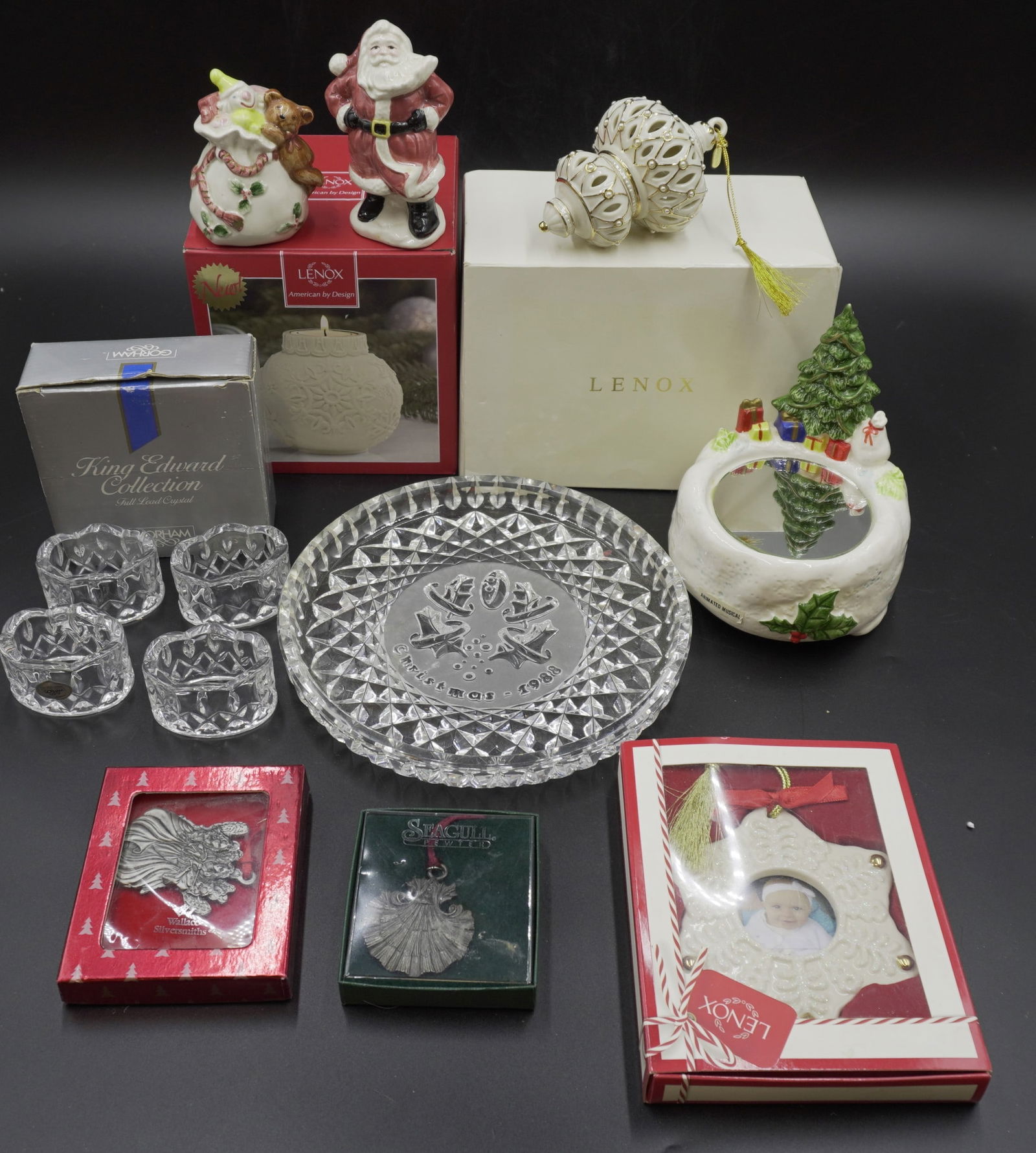 CHRISTMAS DEALERS BOX - ORNAMENTS & CHRISTMAS DECOR (1 of 7)