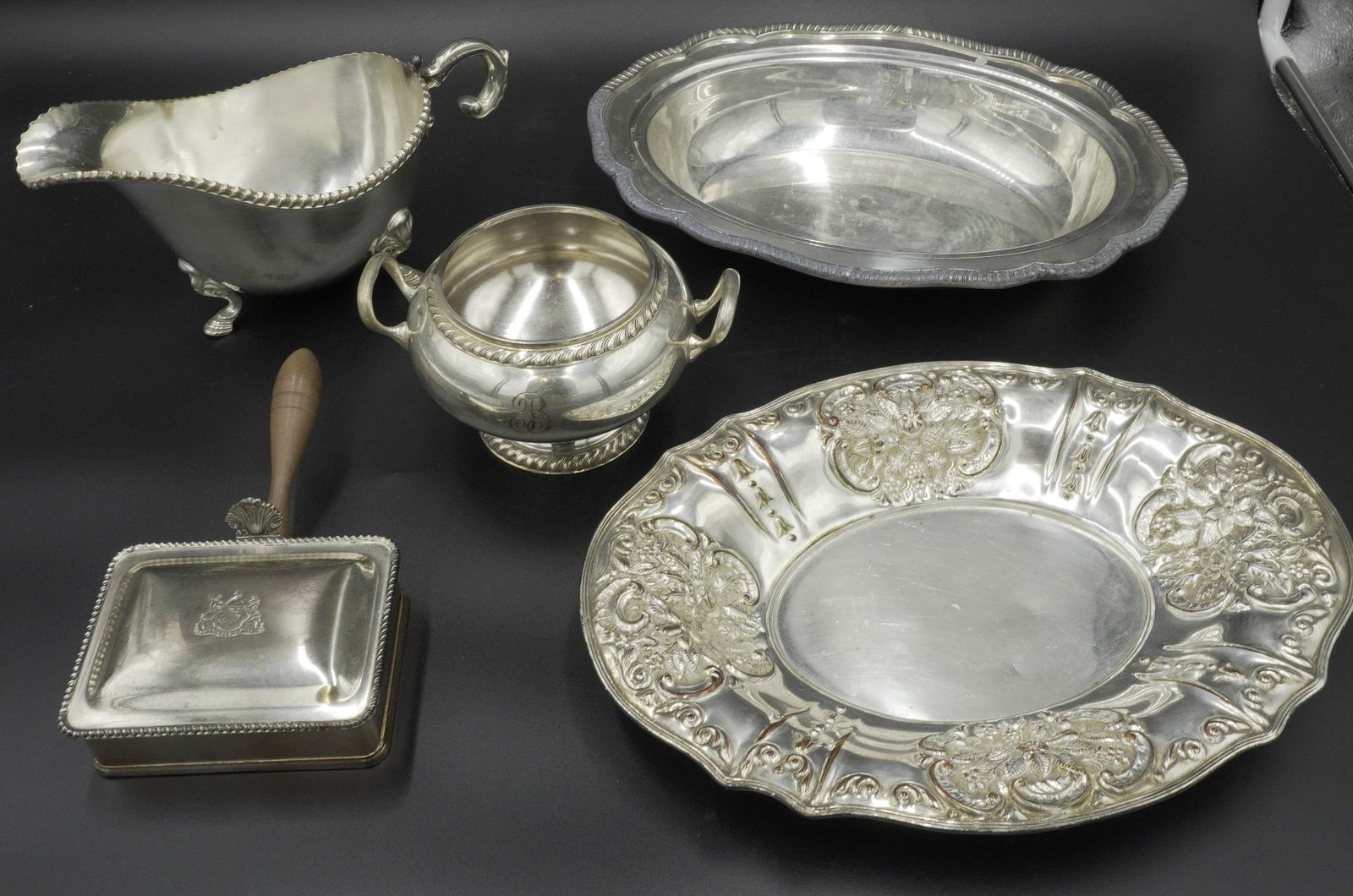 5 PC VINTAGE SILVERPLATE SERVING PIECES (1 of 8)