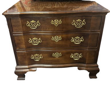 HENREDON CHIPPENDALE 3 DRAWER NIGHTSTAND: Mahogany 3 Drawer Henredon Chippendale Nightstand. Measures 25" x 28 1/2" x 19".