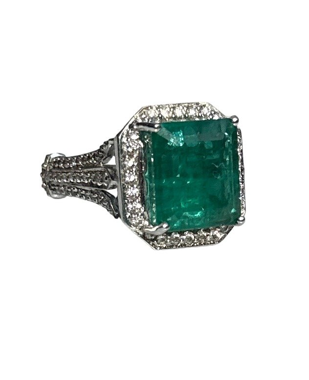 STUNNING EMERALD & DIAMOND RING (GIA 6.23CT EMERALD) (1 of 11)